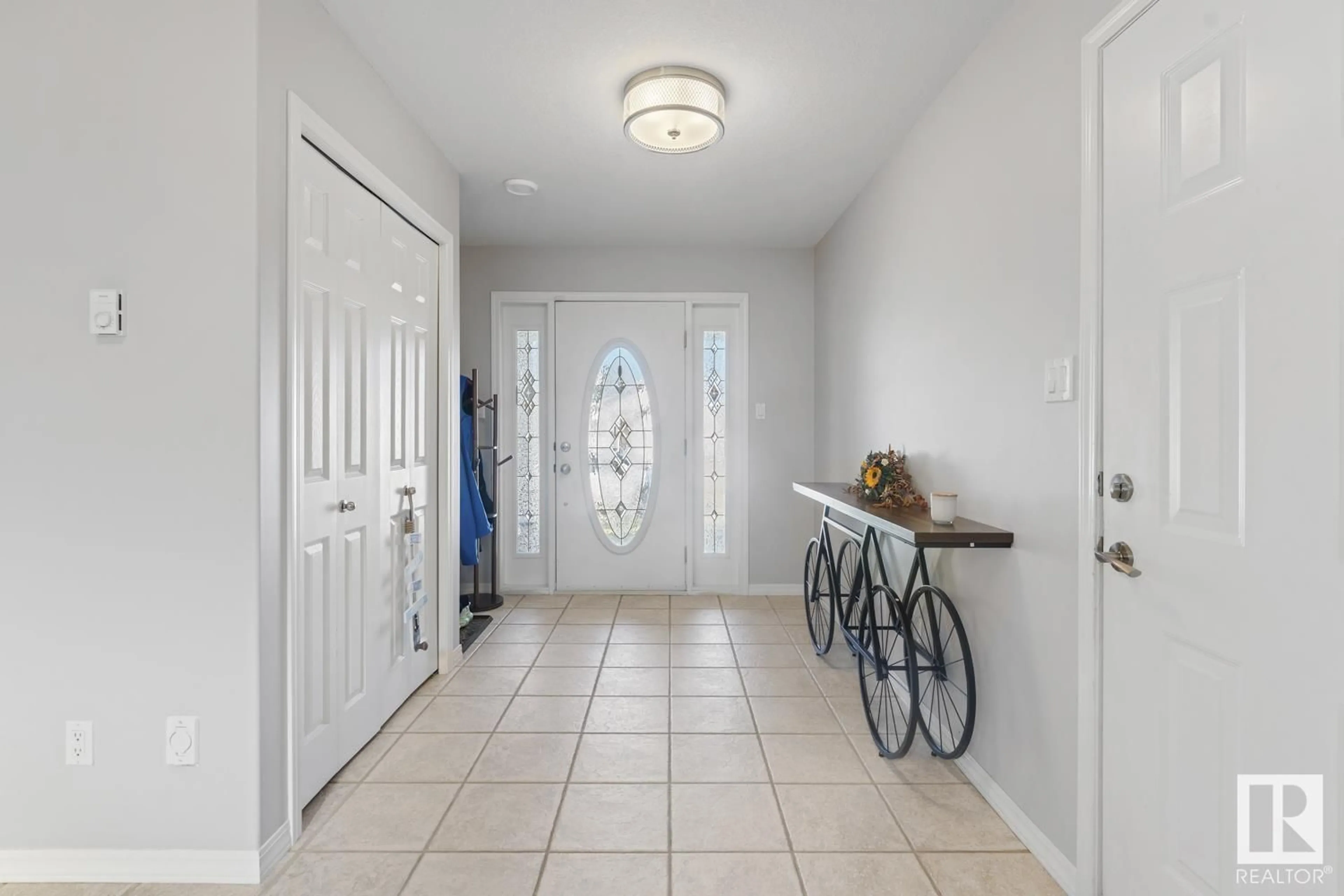 Indoor entryway for 801 BEACH AV, Cold Lake Alberta T9M1K7