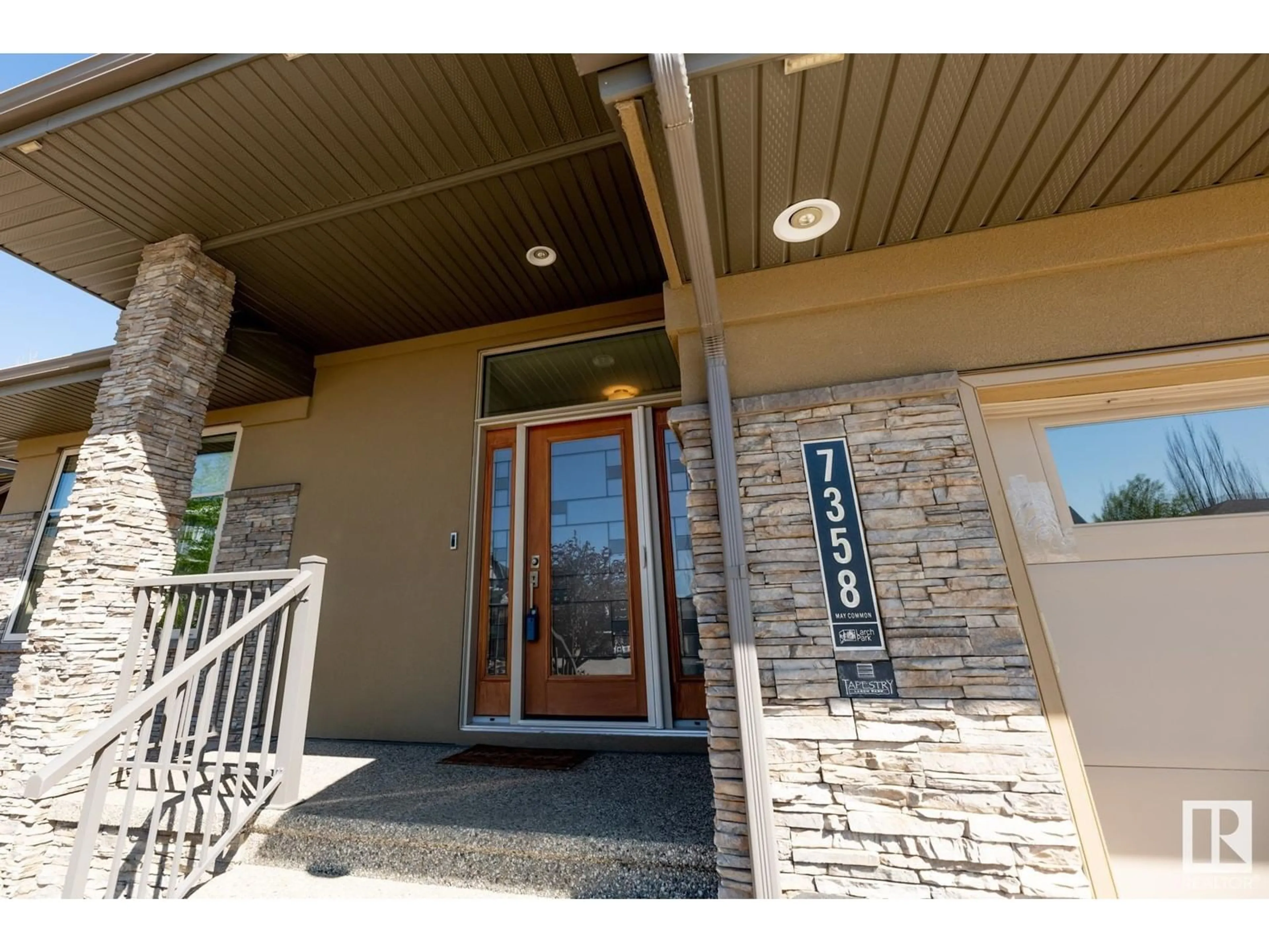 Indoor entryway for NW - 7358 MAY CM, Edmonton Alberta T6R0V7
