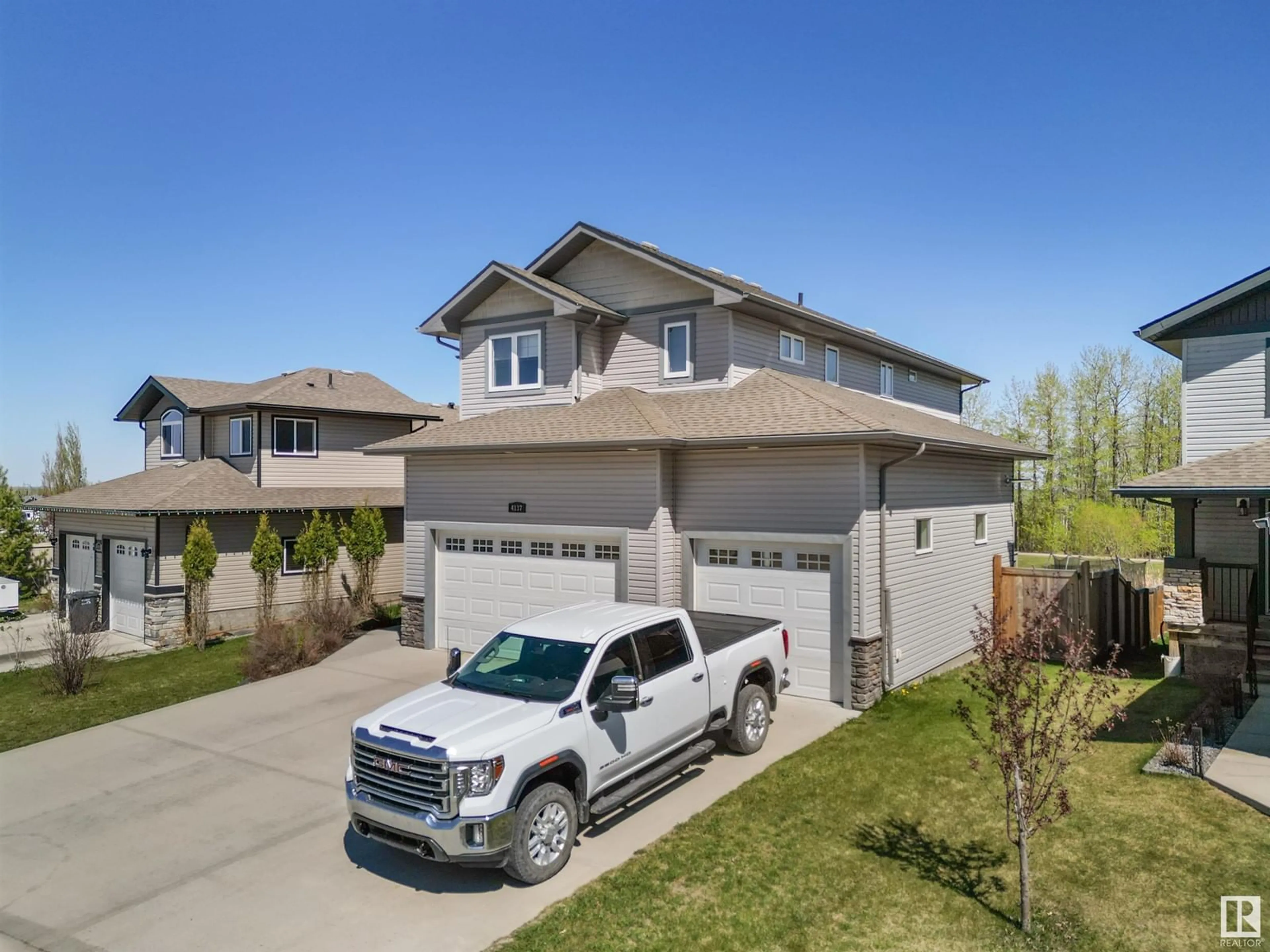 Home with vinyl exterior material, street for 4137 40 ST, Drayton Valley Alberta T7A0B5