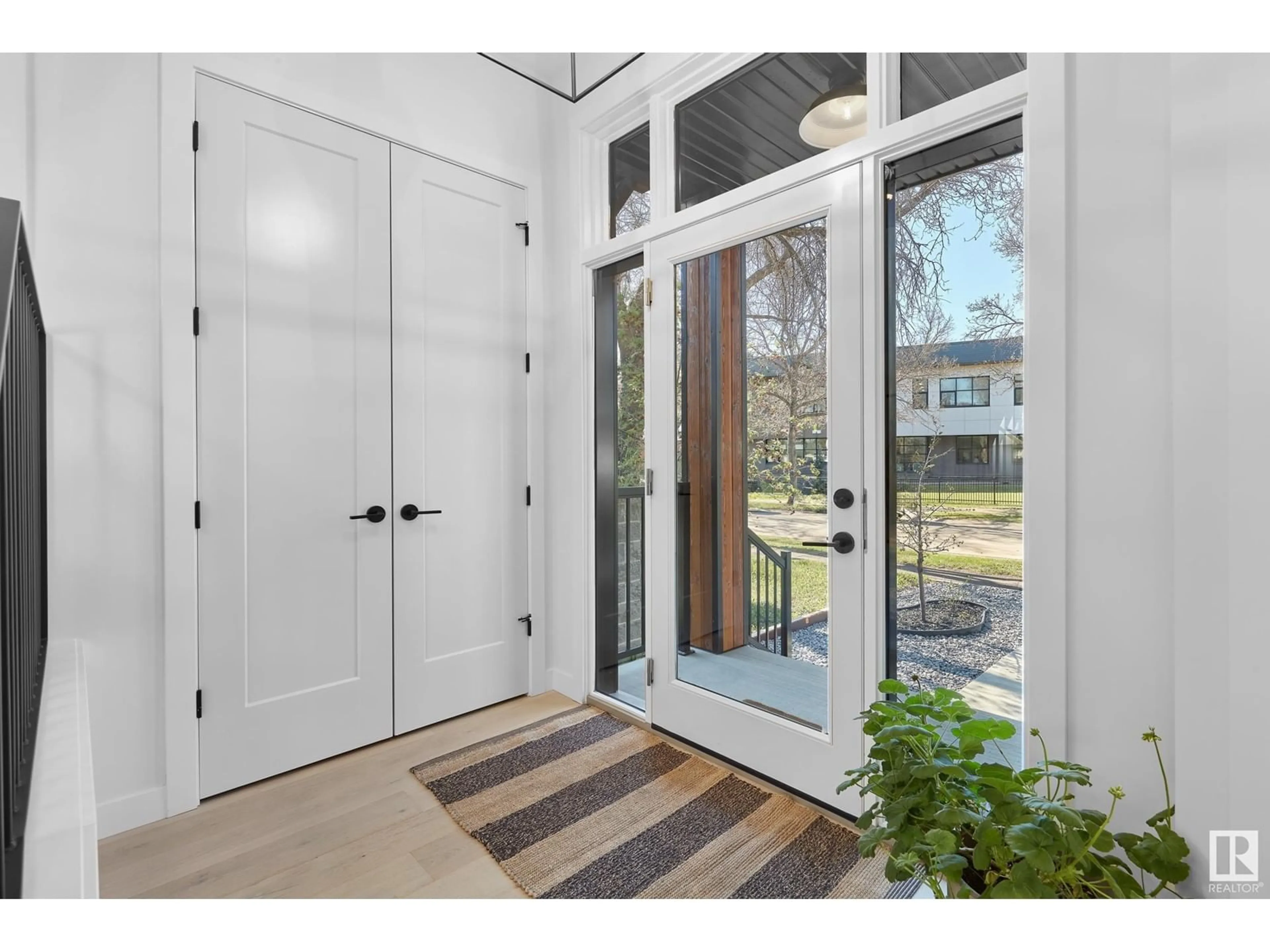 Indoor entryway for 9754 75 AV, Edmonton Alberta T6E1H8