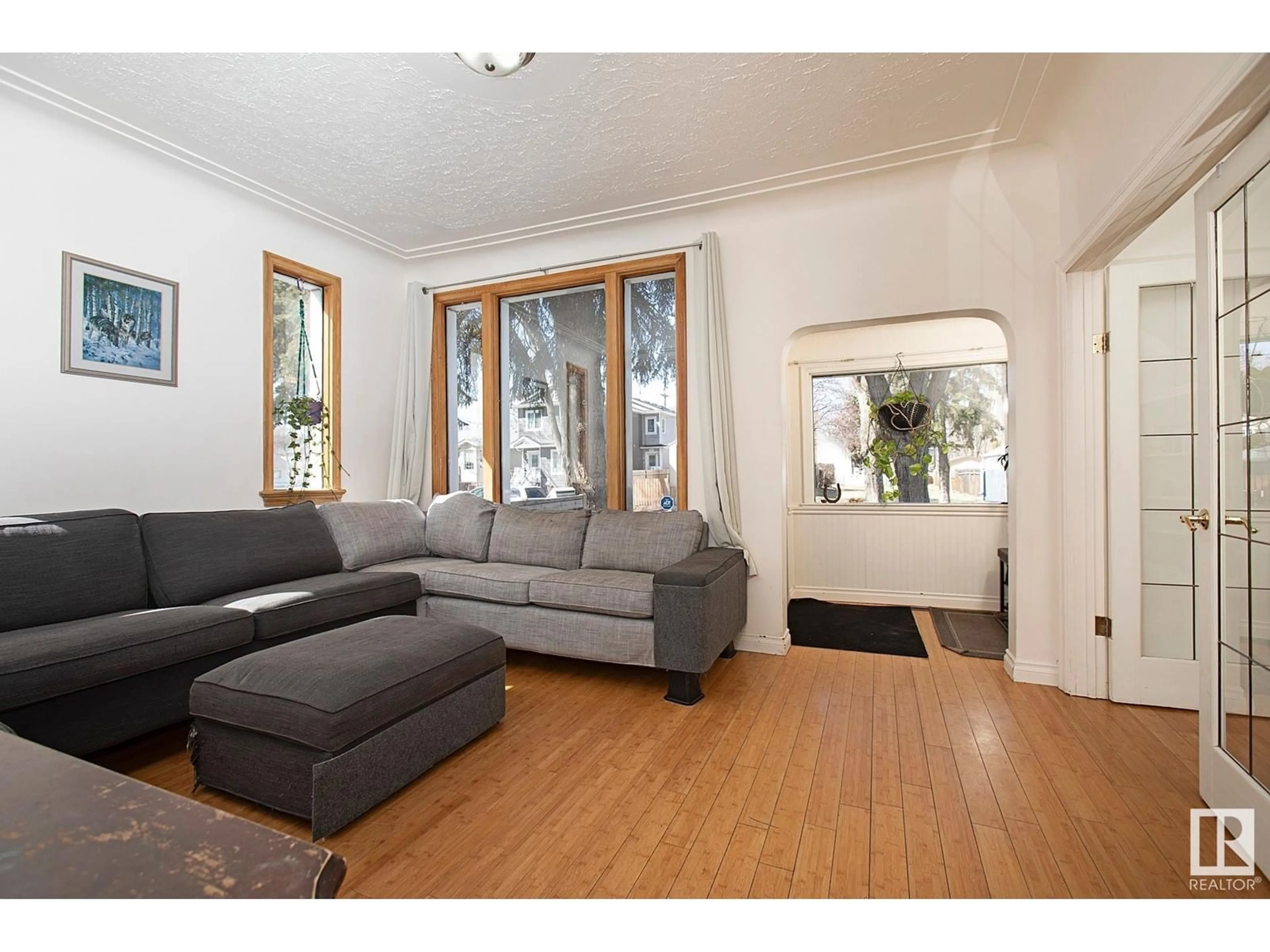 Living room with furniture, wood/laminate floor for 12015 62 ST, Edmonton Alberta T5W4C9