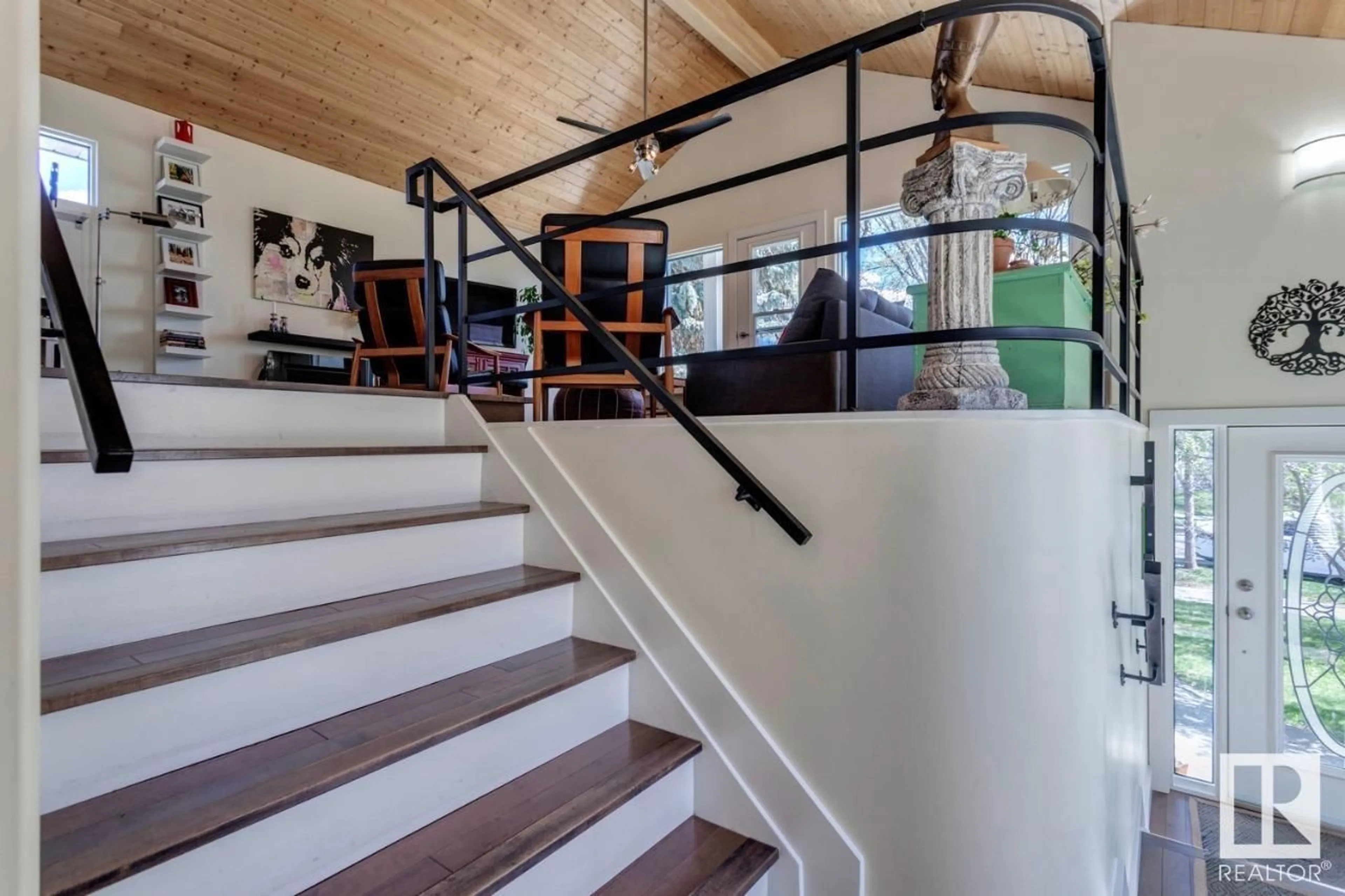 Stairs for 11118 52 ST, Edmonton Alberta T5W3H7