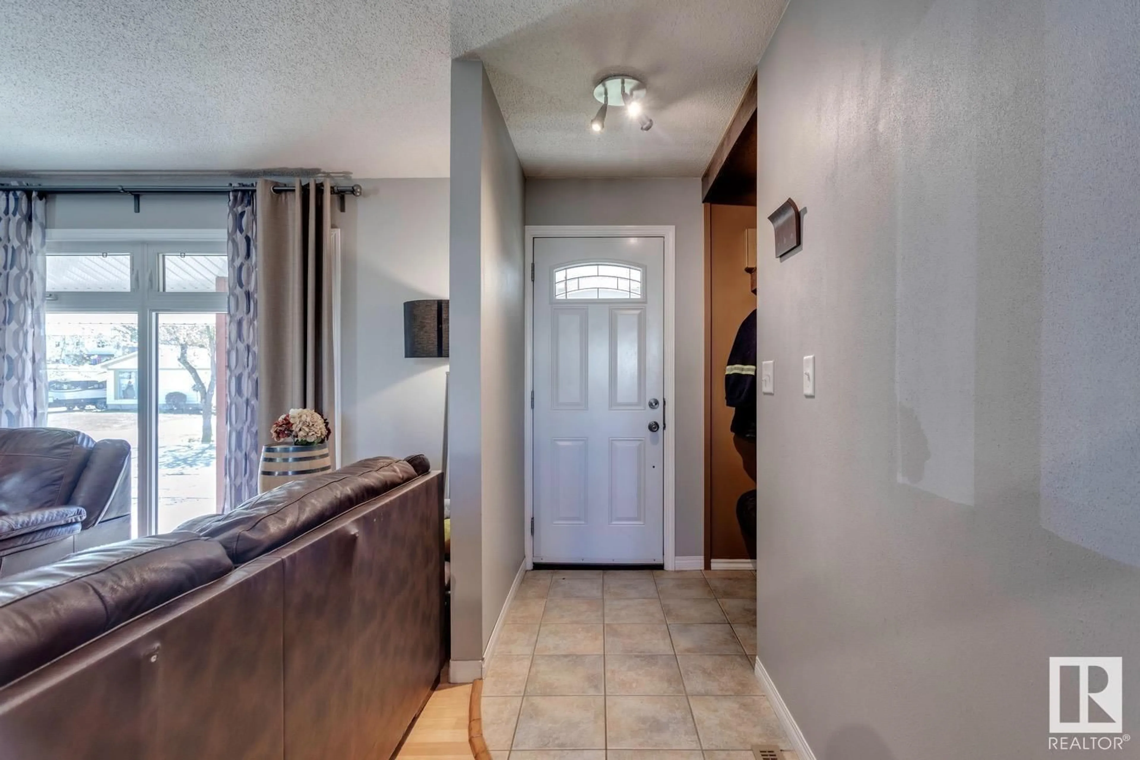 Indoor entryway for 2 LEON PL, St. Albert Alberta T8N1X6