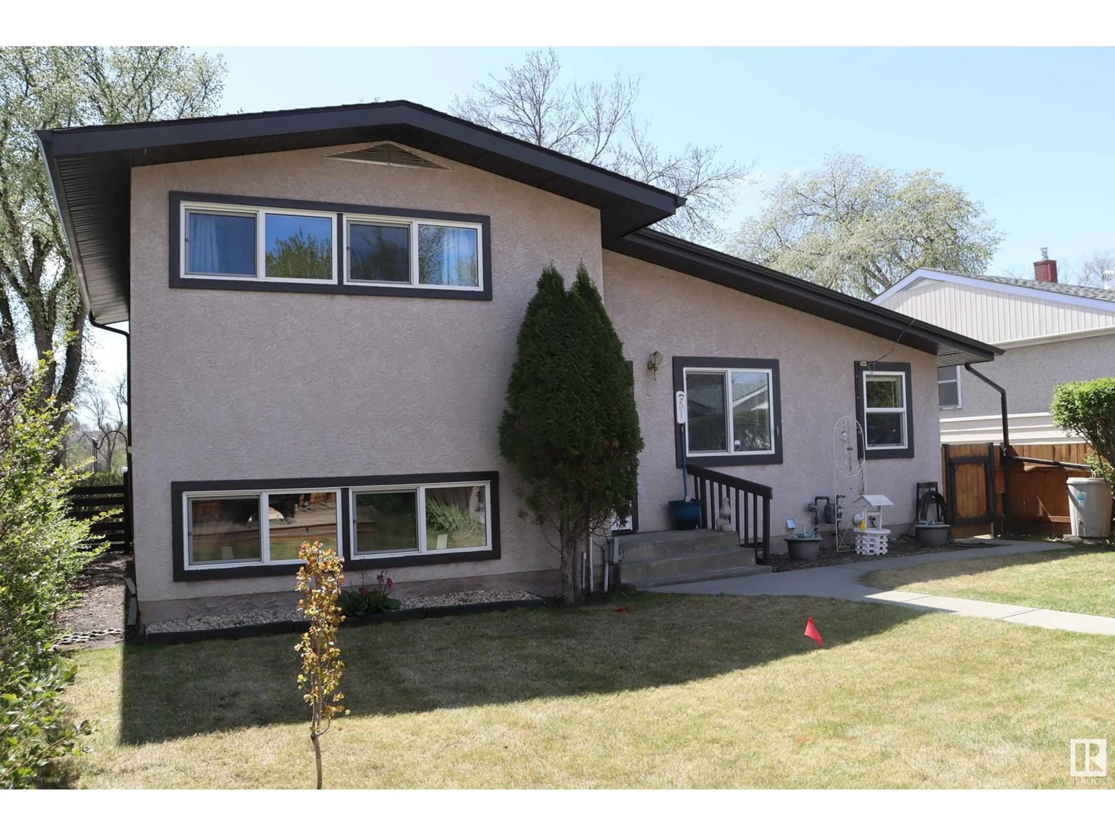 Home with vinyl exterior material, street for 5408 50 AVE, Wetaskiwin Alberta T9A0T2