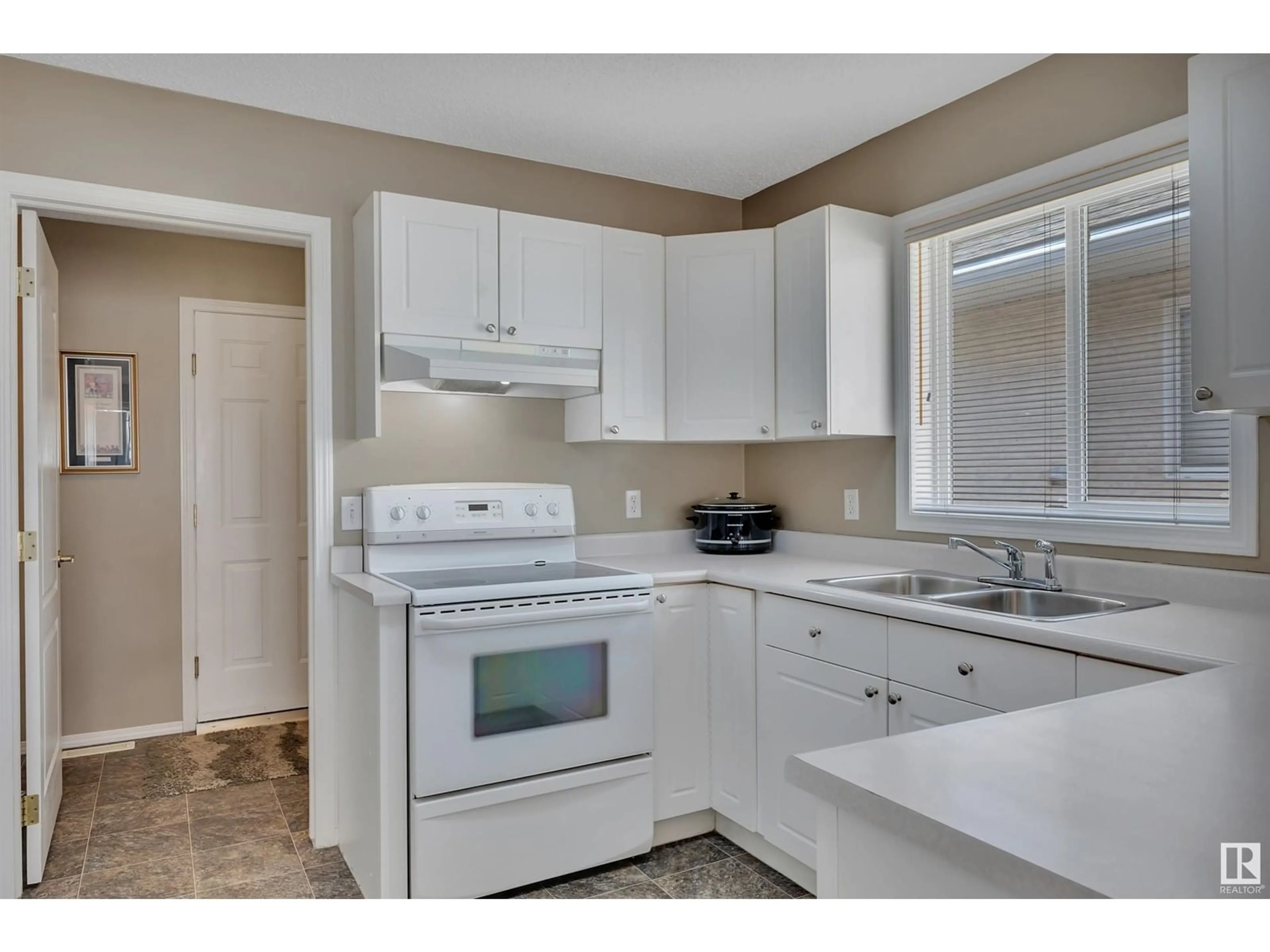 Standard kitchen, unknown for 43 14428 MILLER BV NW, Edmonton Alberta T5Y2Y6