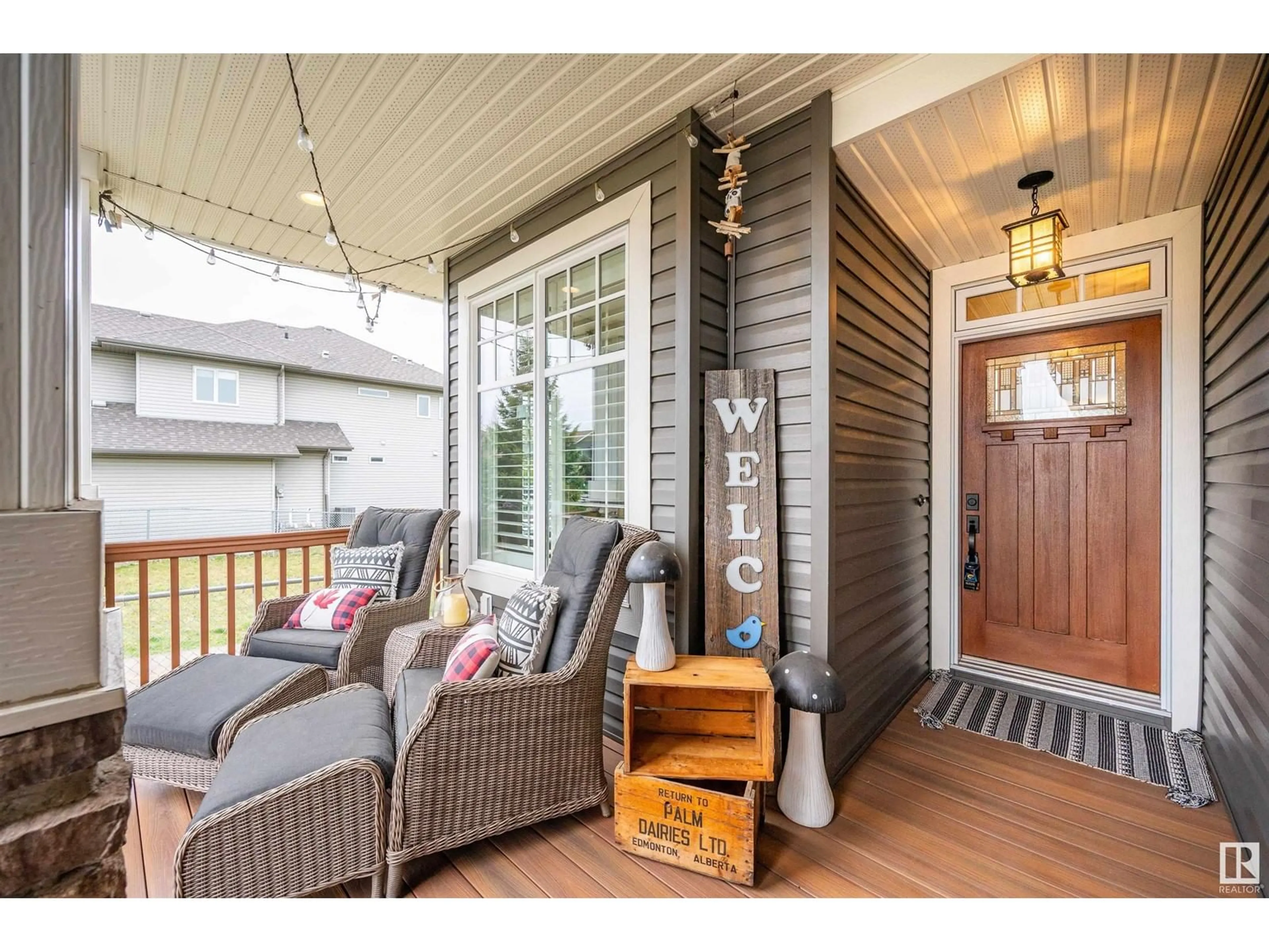 Indoor entryway for 143 CAMPBELL DR, Sherwood Park Alberta T8H0P4