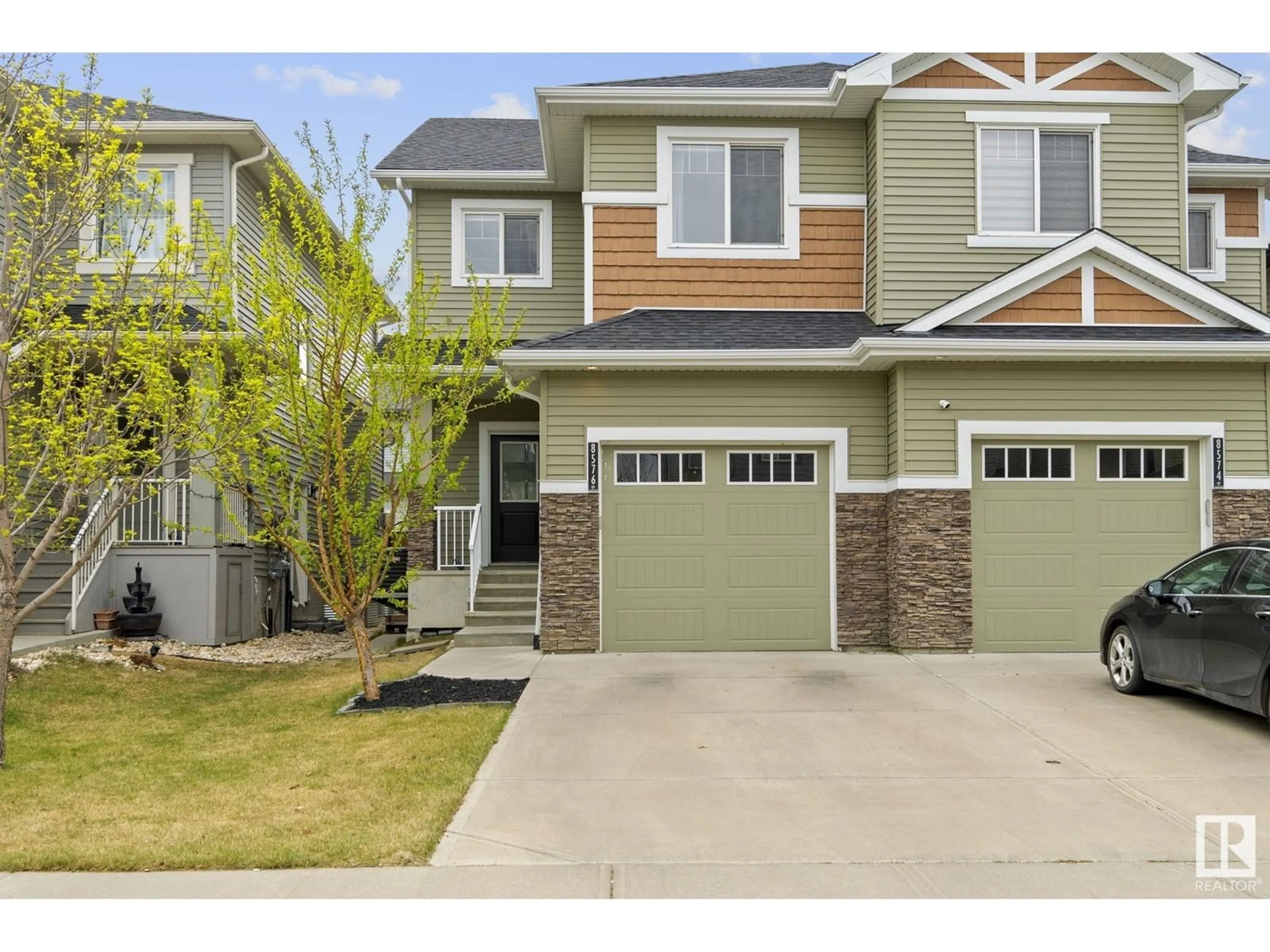 Home with vinyl exterior material, street for 8576 CUSHING PL SW, Edmonton Alberta T6W3R4