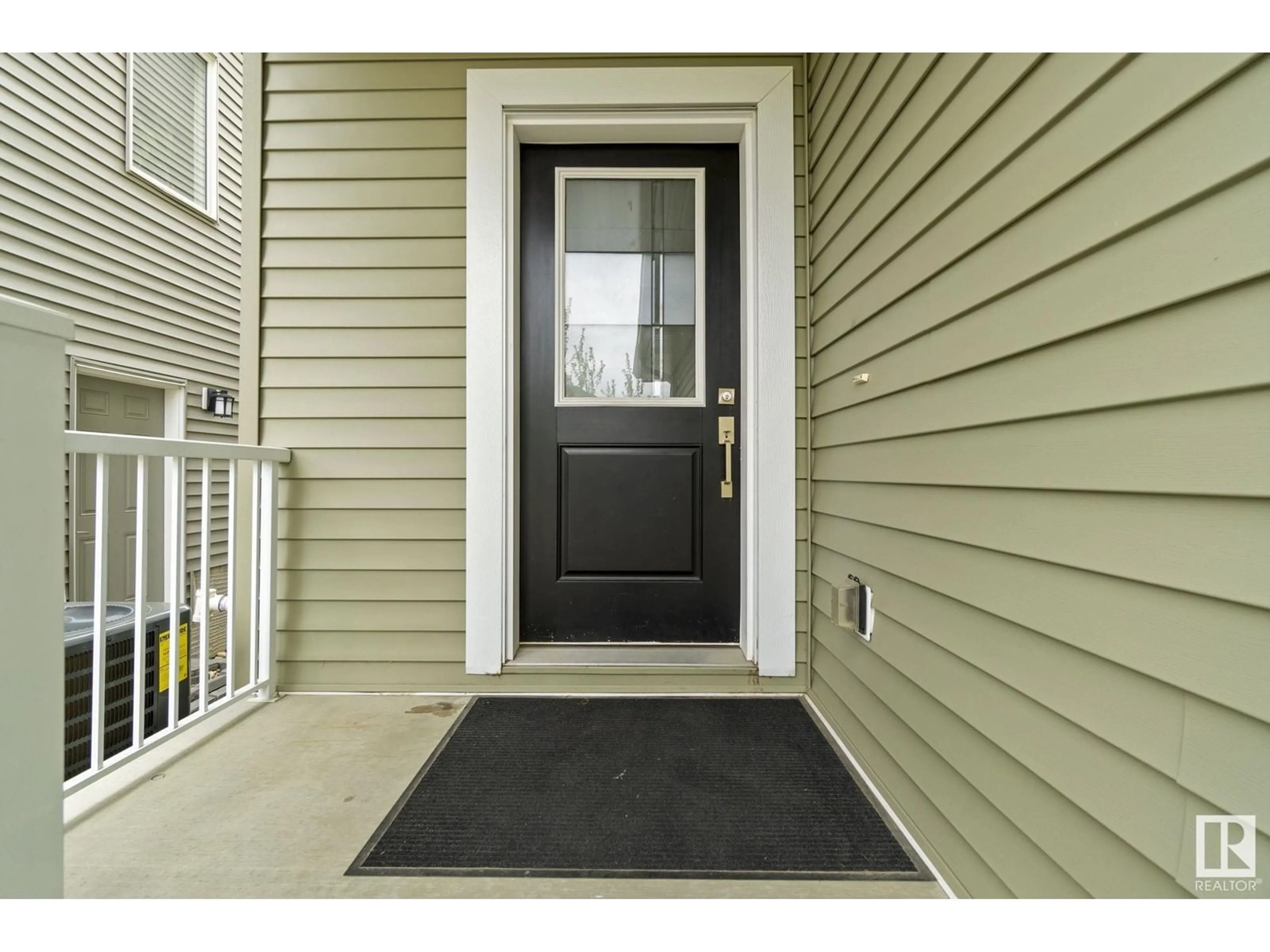 Indoor entryway for 8576 CUSHING PL SW, Edmonton Alberta T6W3R4