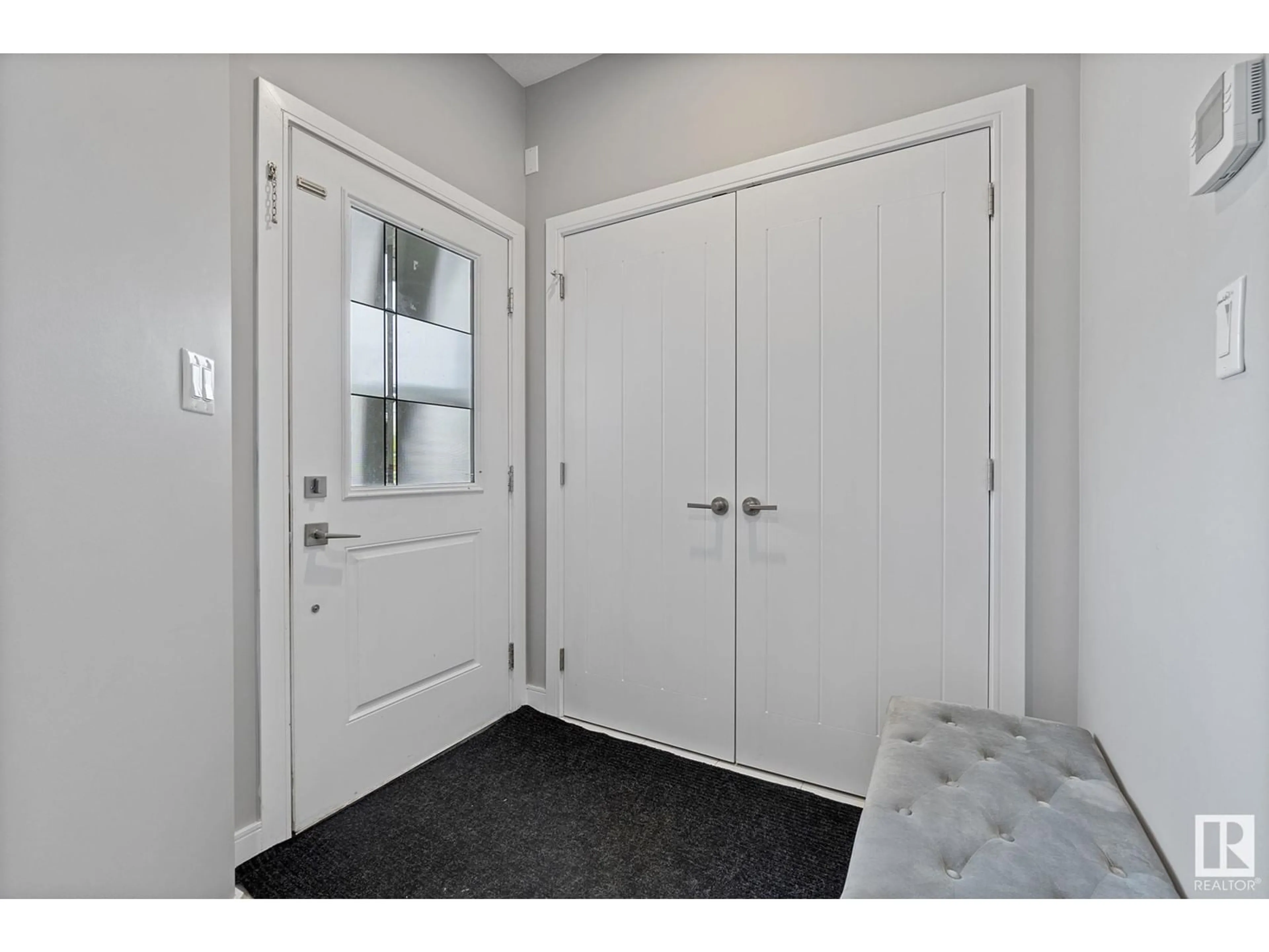 Indoor entryway for 8576 CUSHING PL SW, Edmonton Alberta T6W3R4