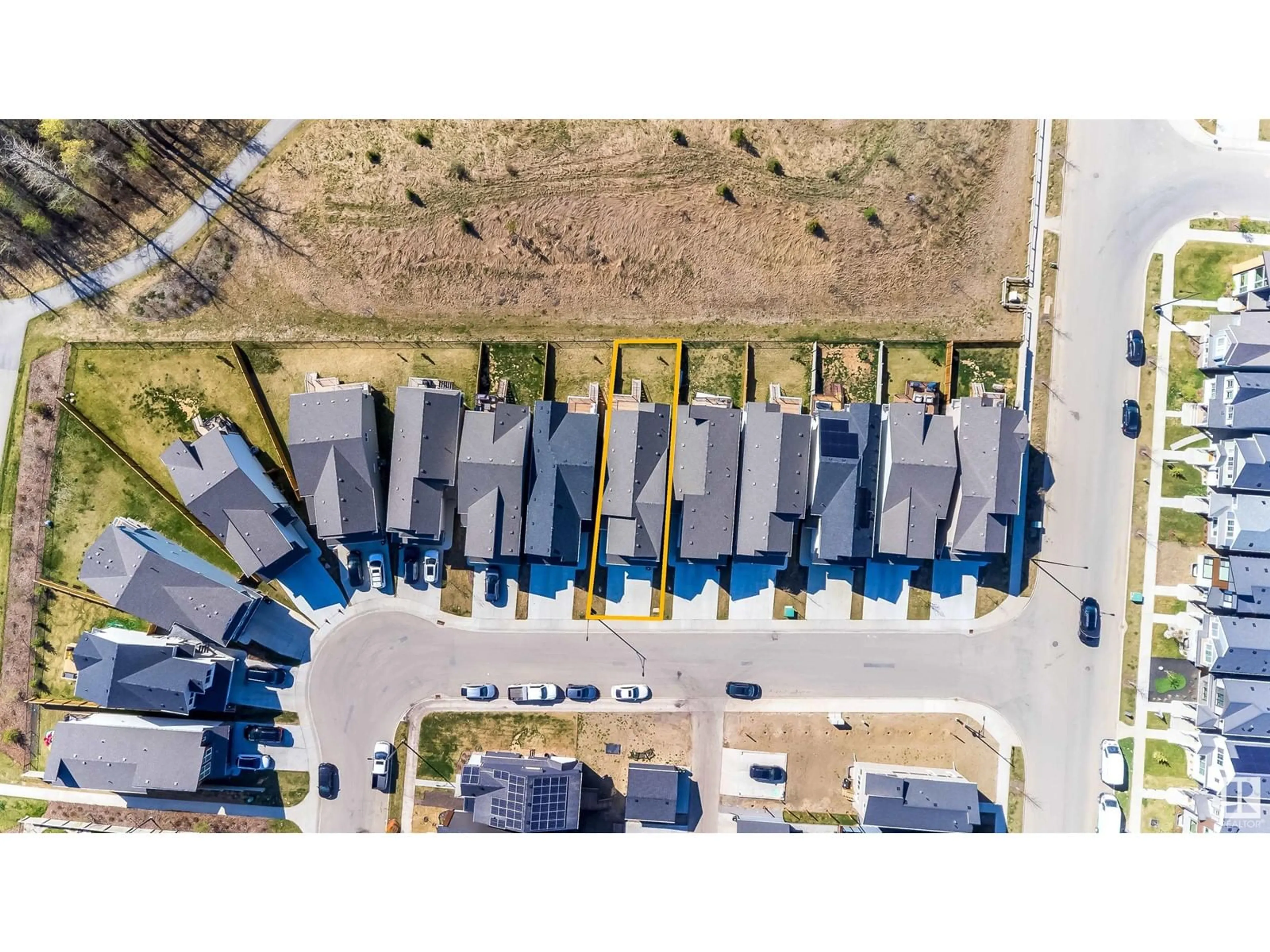 A pic from outside/outdoor area/front of a property/back of a property/a pic from drone, street for 6011 EDMONDS PL, Edmonton Alberta T6M1S1