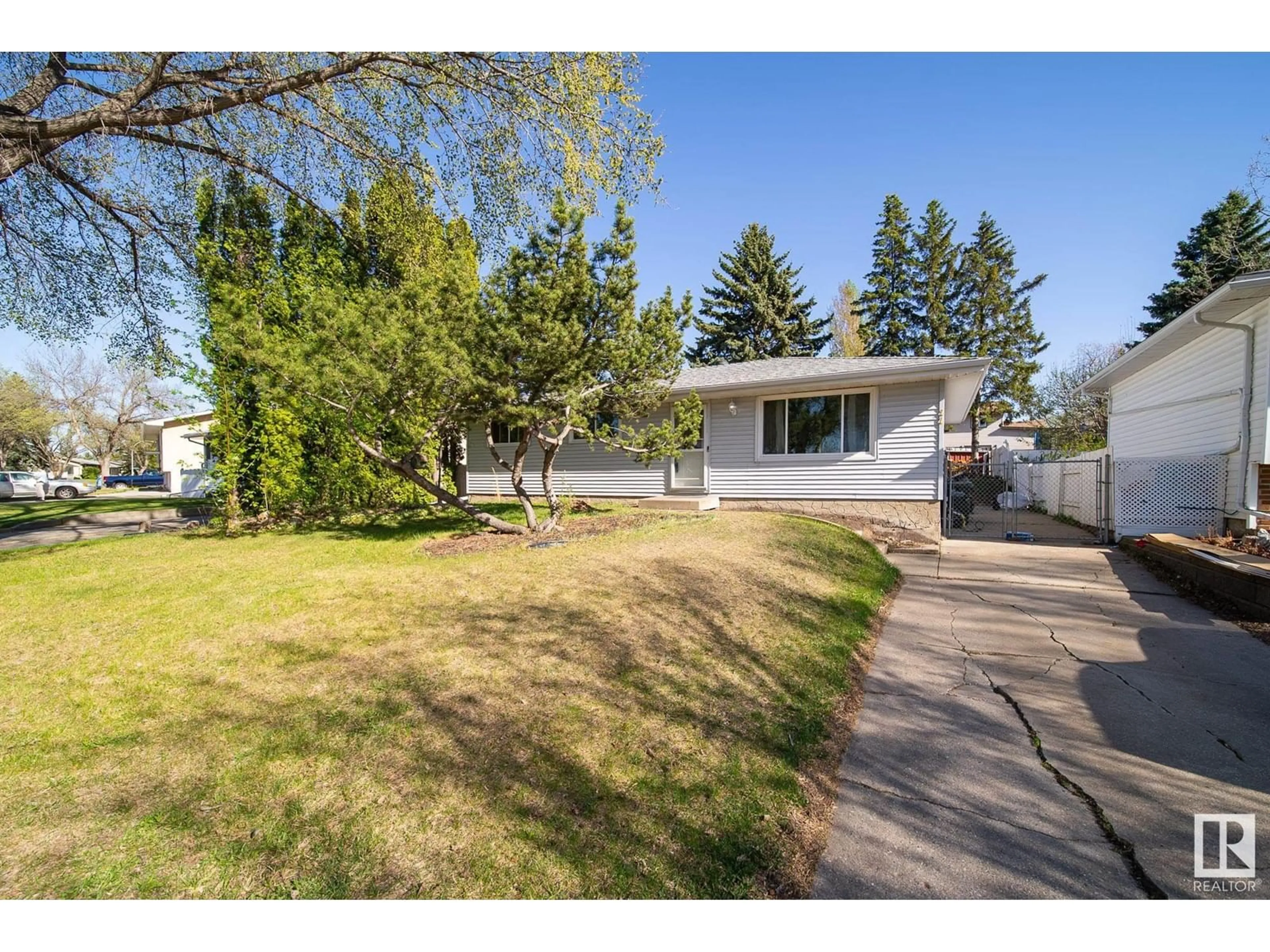 A pic from outside/outdoor area/front of a property/back of a property/a pic from drone, street for 44 MARION DR, Sherwood Park Alberta T8A0M1
