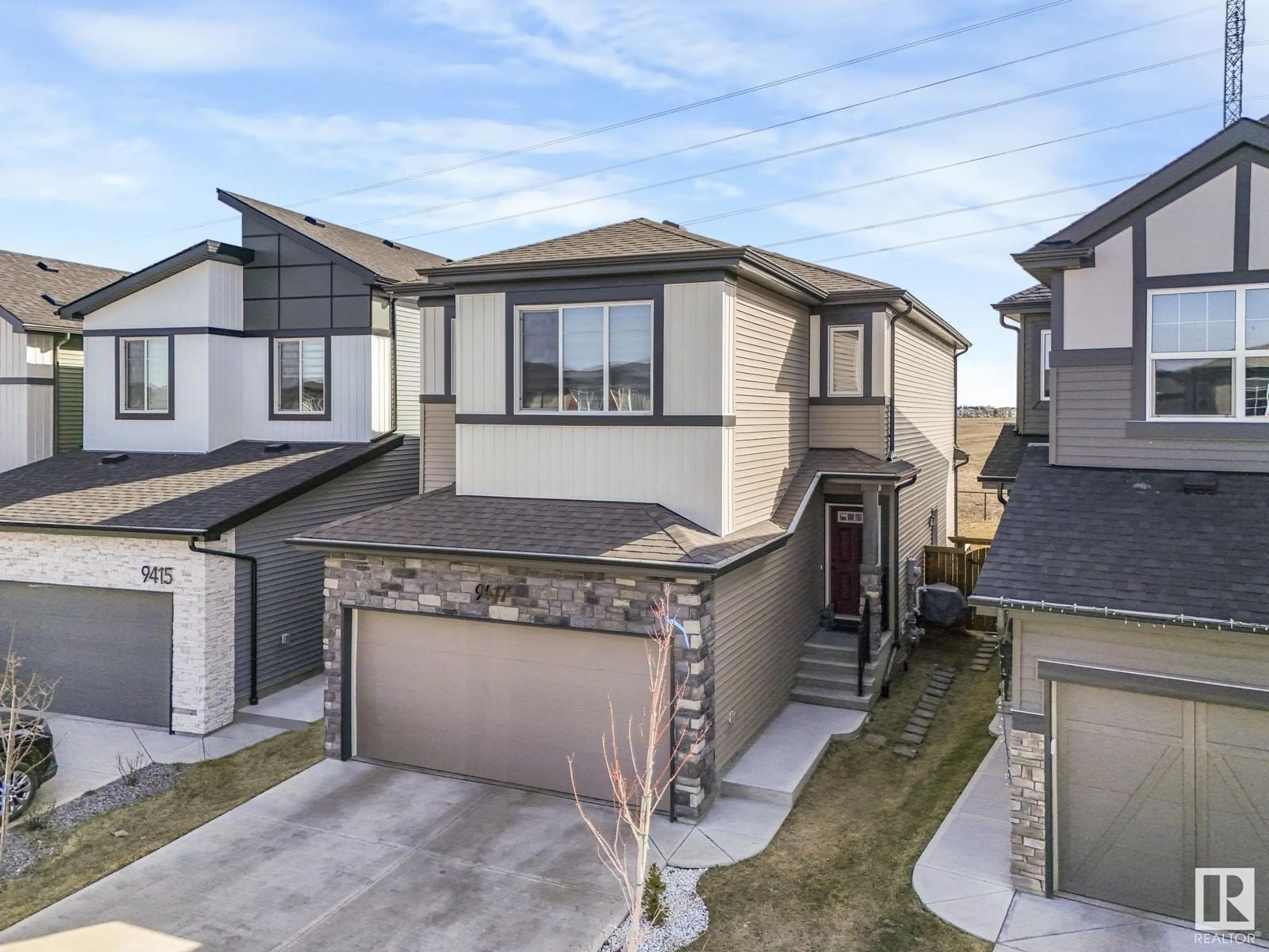 A pic from outside/outdoor area/front of a property/back of a property/a pic from drone, street for CR SW - 9417 PEAR CR, Edmonton Alberta T6X2Z5