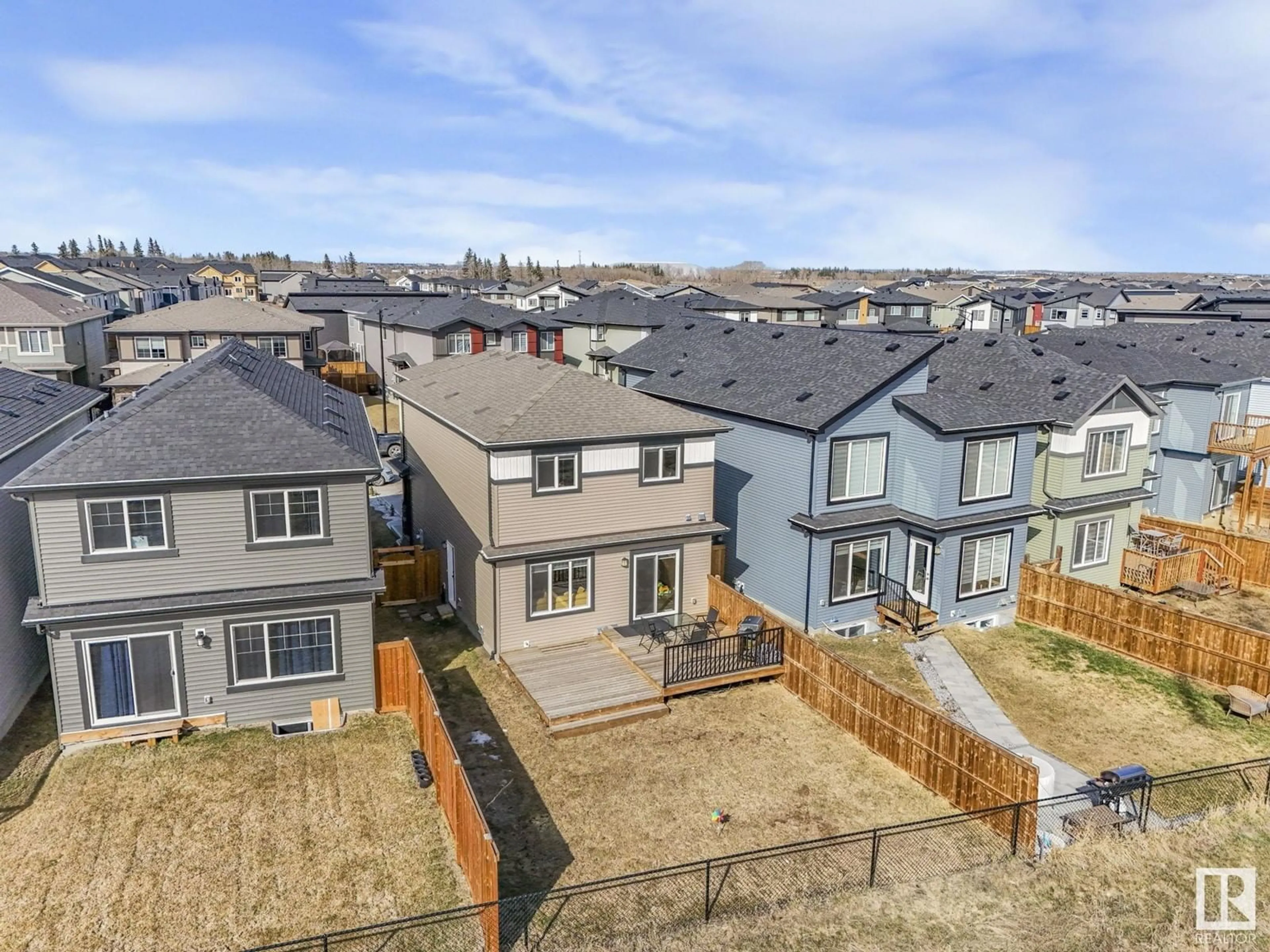 A pic from outside/outdoor area/front of a property/back of a property/a pic from drone, street for CR SW - 9417 PEAR CR, Edmonton Alberta T6X2Z5