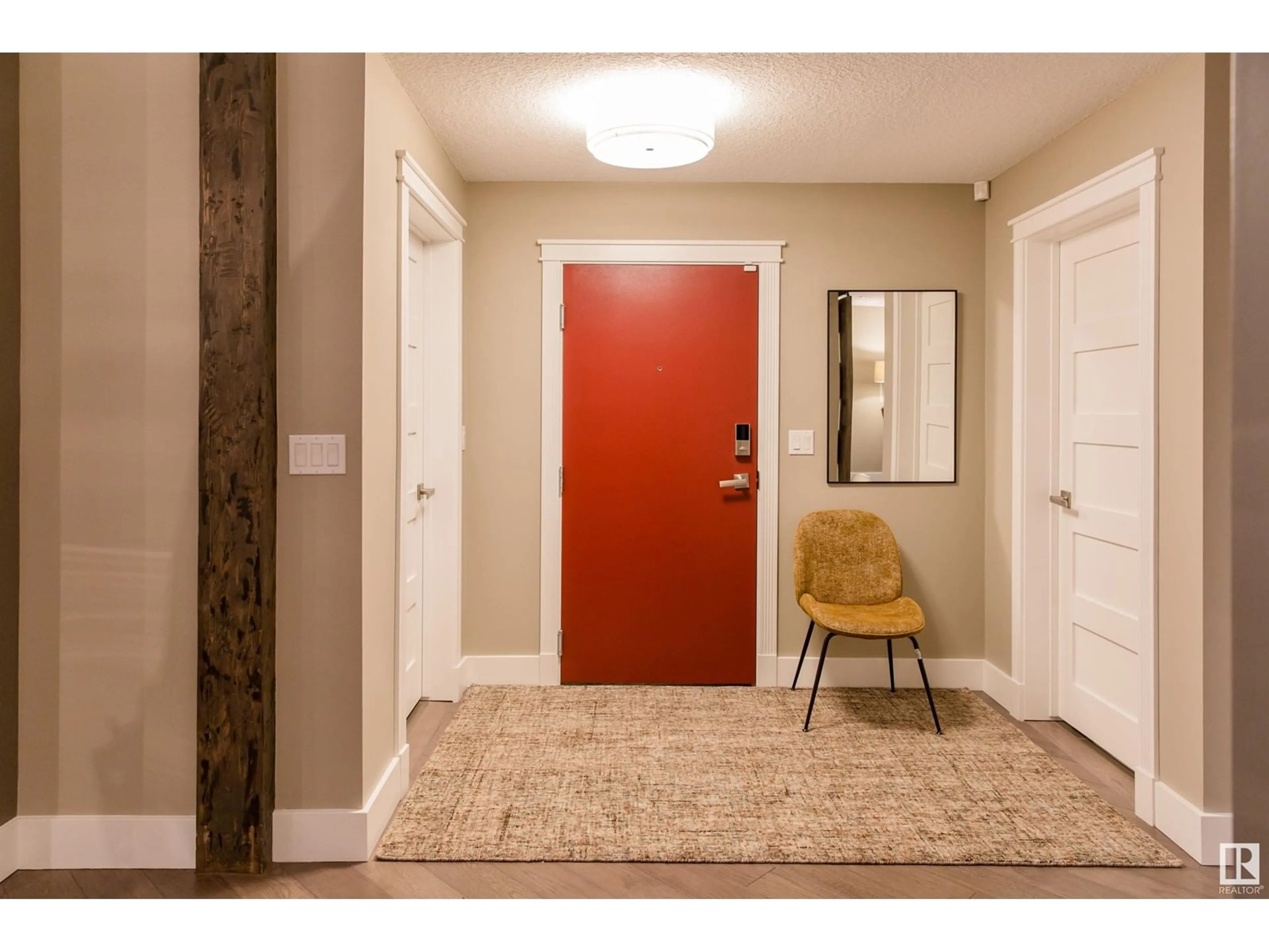 Indoor entryway for 401 - 10154 103 ST NW, Edmonton Alberta T5J0X7