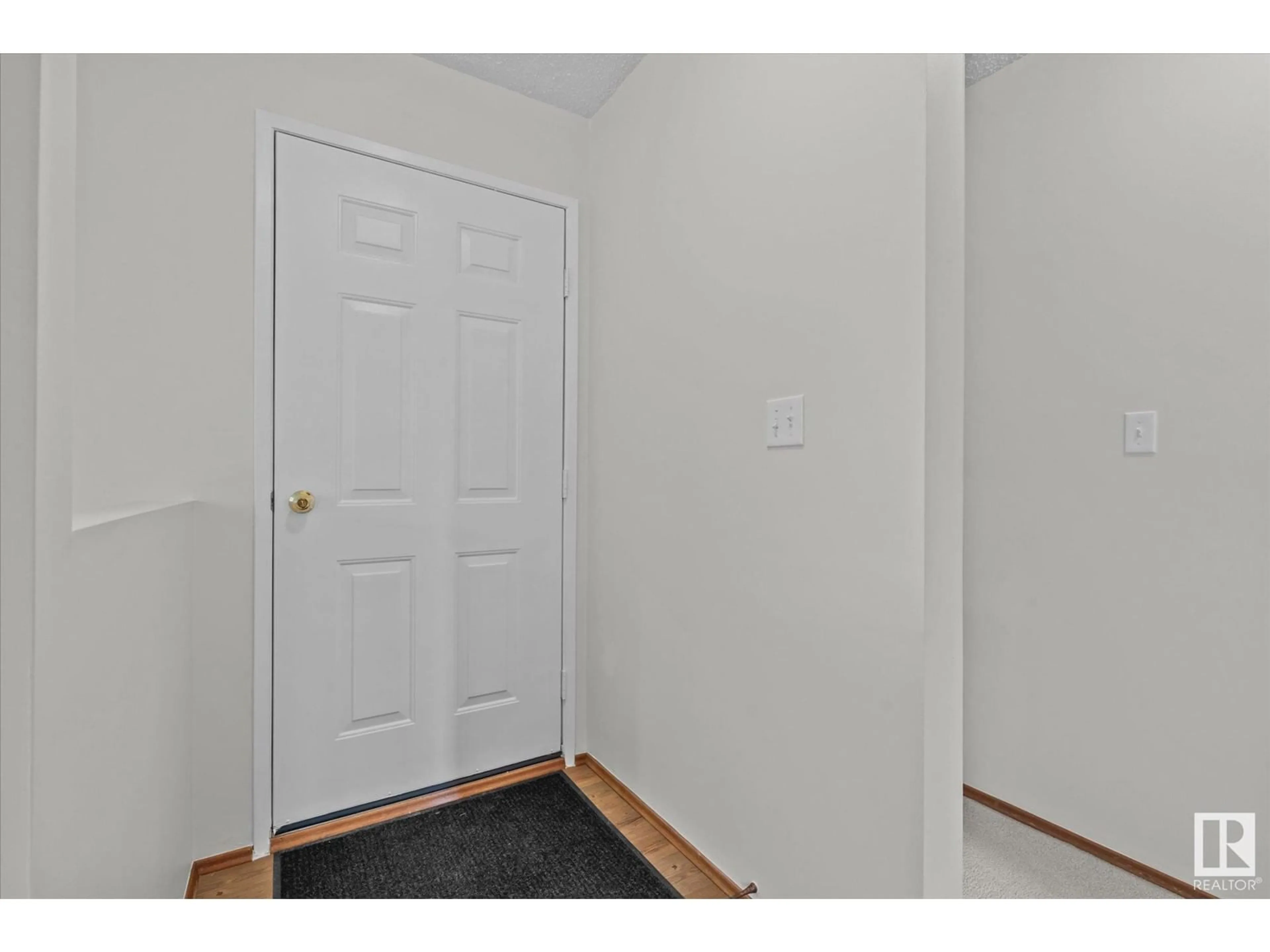 Indoor entryway for 4712 52 ST, Onoway Alberta T0E1V0