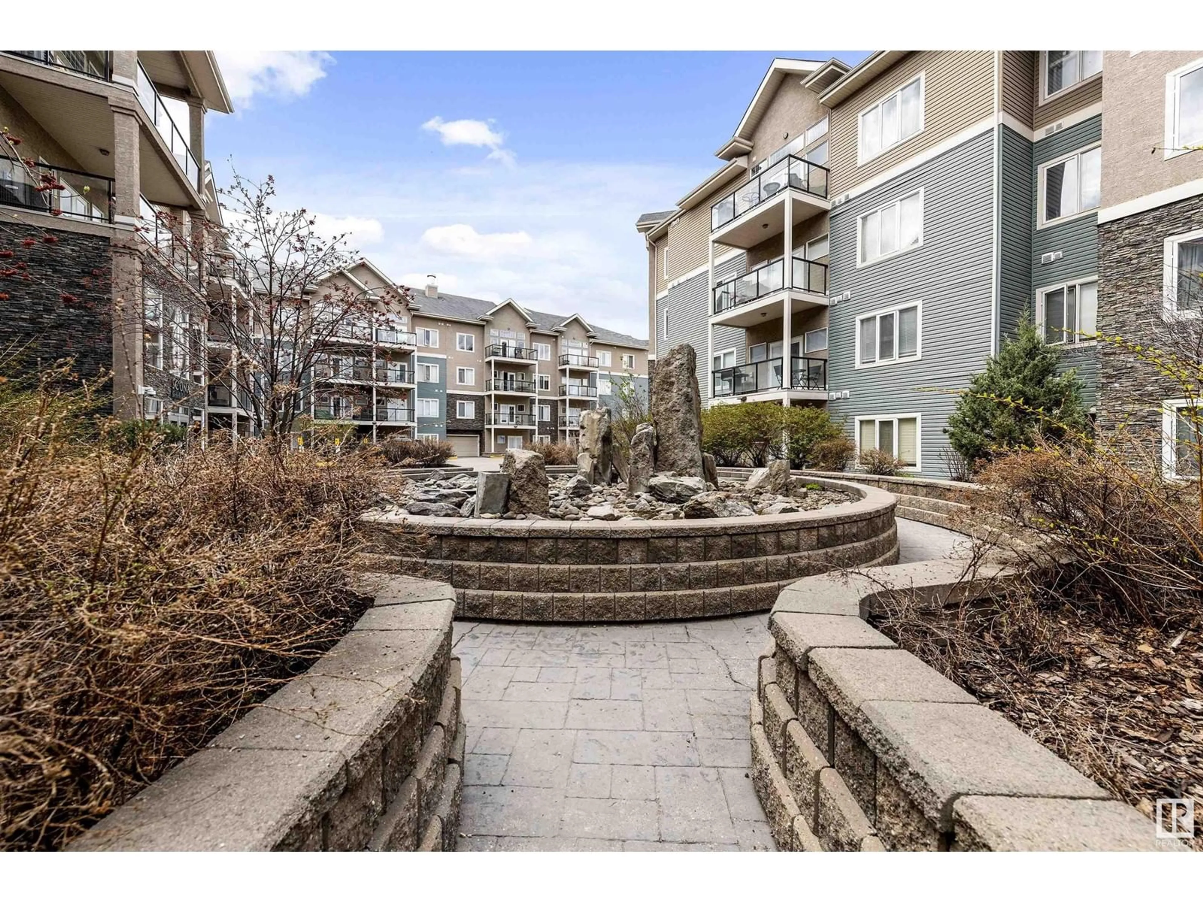 Patio, unknown for 128 10121 80 AV, Edmonton Alberta T6E0B9