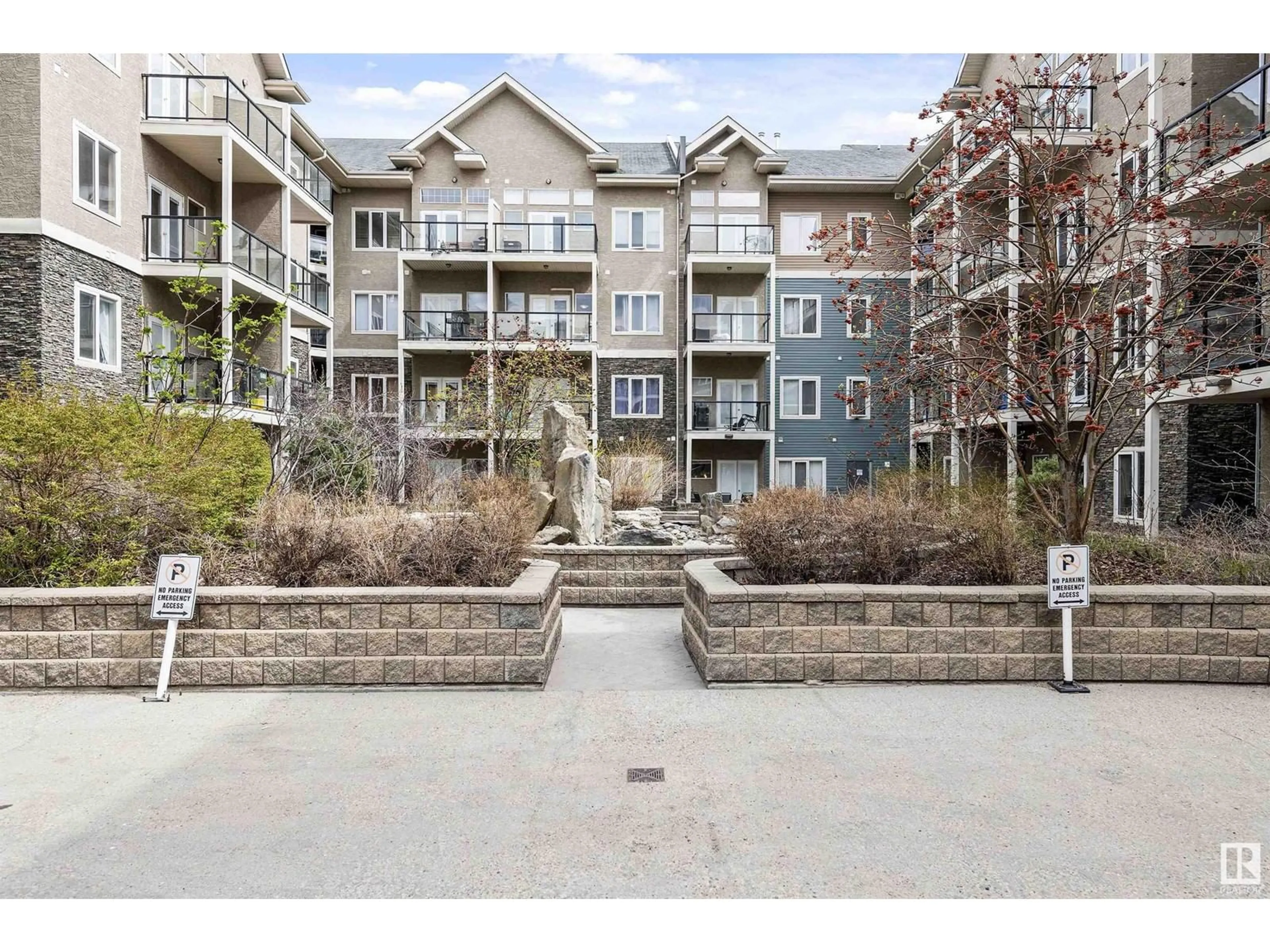 Patio, unknown for 128 10121 80 AV, Edmonton Alberta T6E0B9