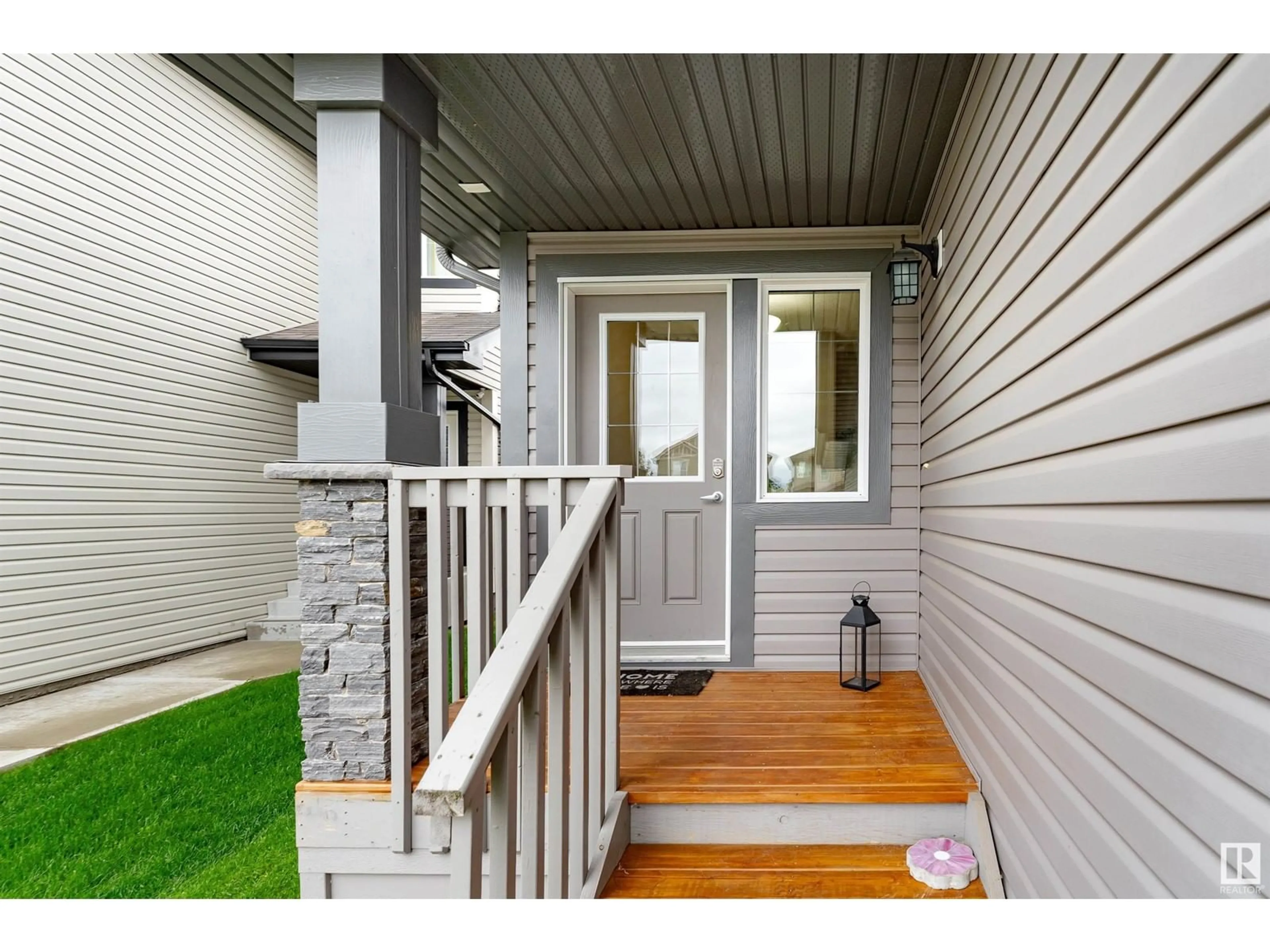 Indoor entryway for 13 SANTA FE CT, Fort Saskatchewan Alberta T8L0J6