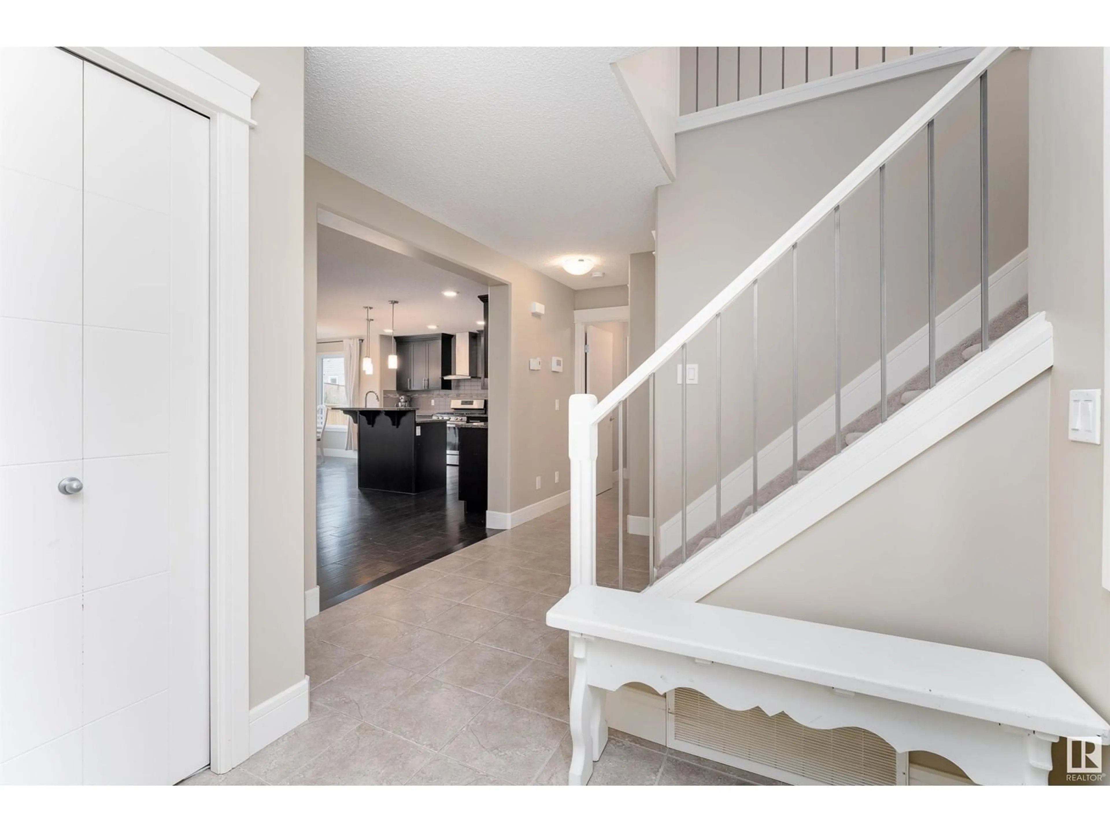 Indoor entryway for 13 SANTA FE CT, Fort Saskatchewan Alberta T8L0J6
