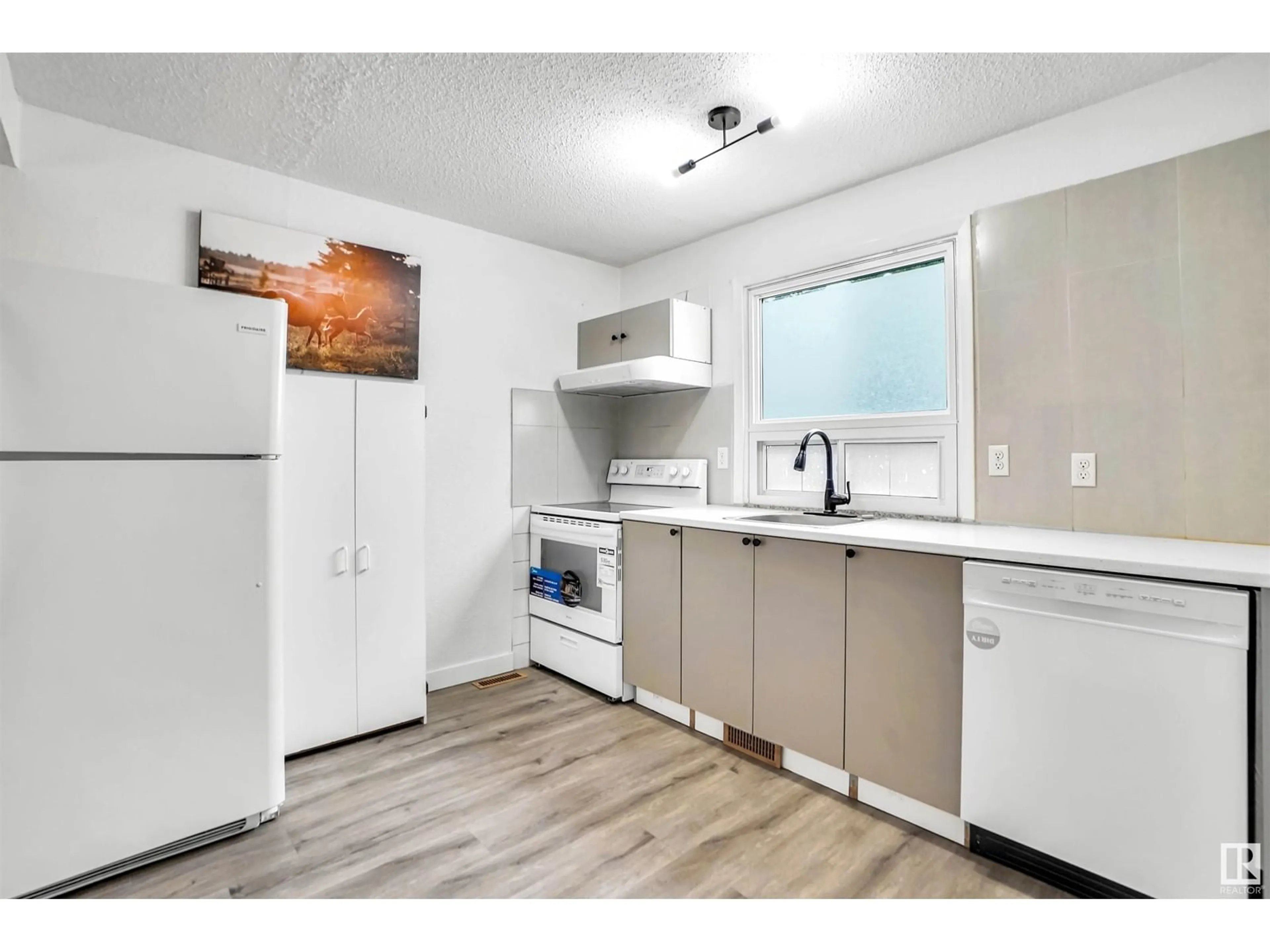 Standard kitchen, unknown for 8415 MILL WOODS RD NW, Edmonton Alberta T6K2P6