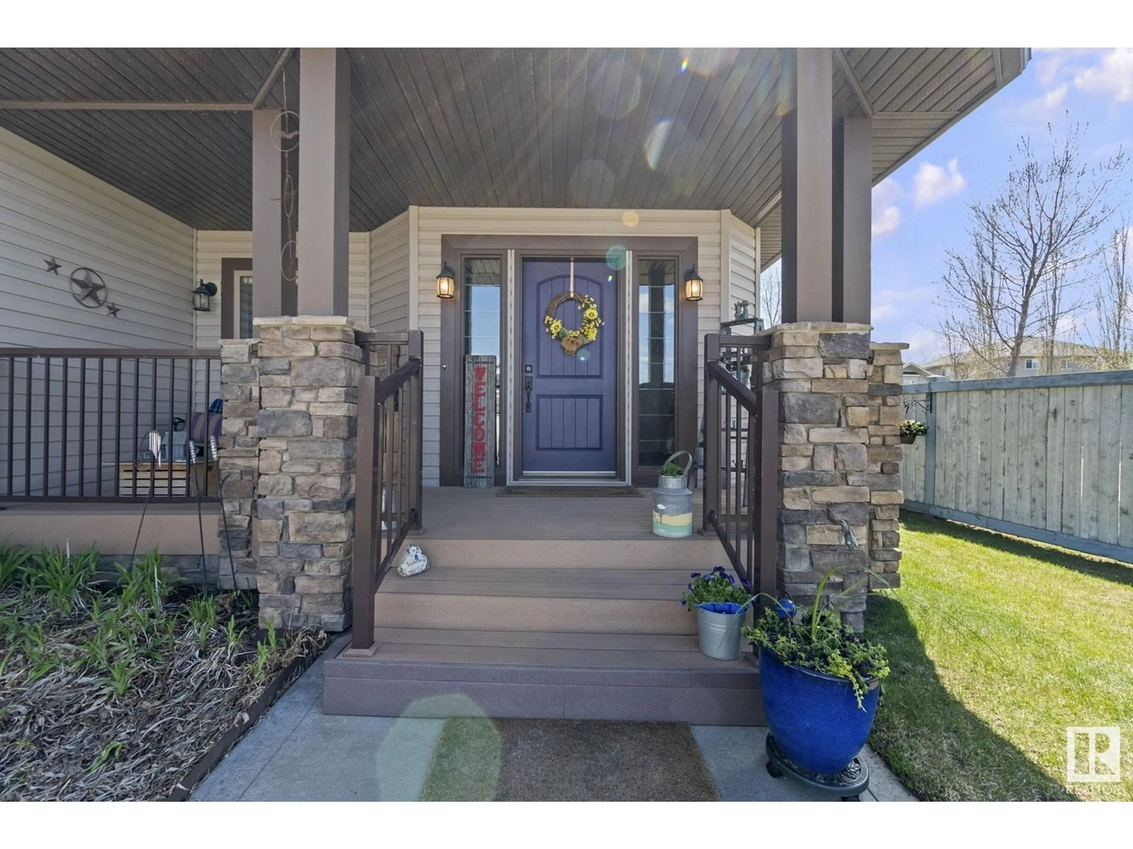 Indoor entryway for 1 DILLWORTH CR, Spruce Grove Alberta T7X0E6