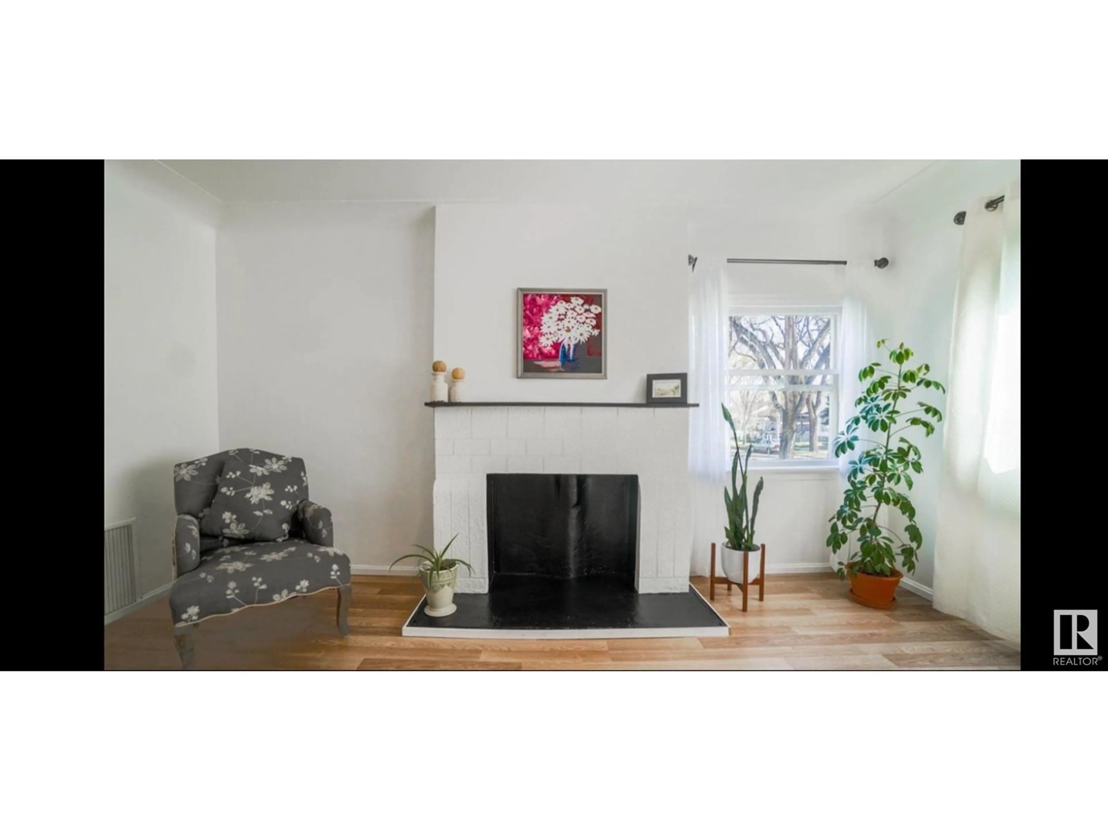 Living room with furniture, wood/laminate floor for NW - 11308 91 ST, Edmonton Alberta T5B4A3