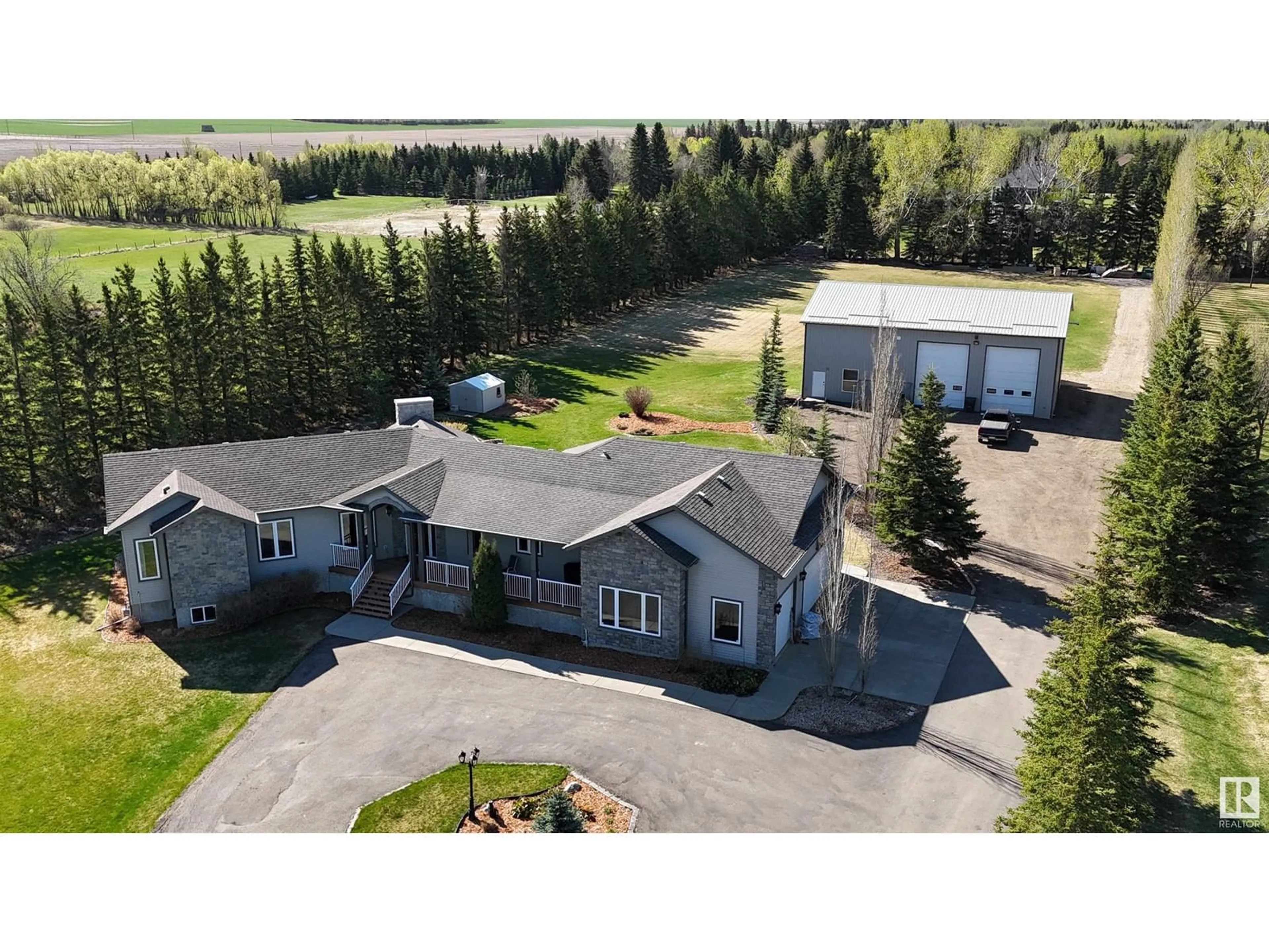 A pic from outside/outdoor area/front of a property/back of a property/a pic from drone, unknown for 380 50512 RGE ROAD 245, Rural Leduc County Alberta T4X0P5