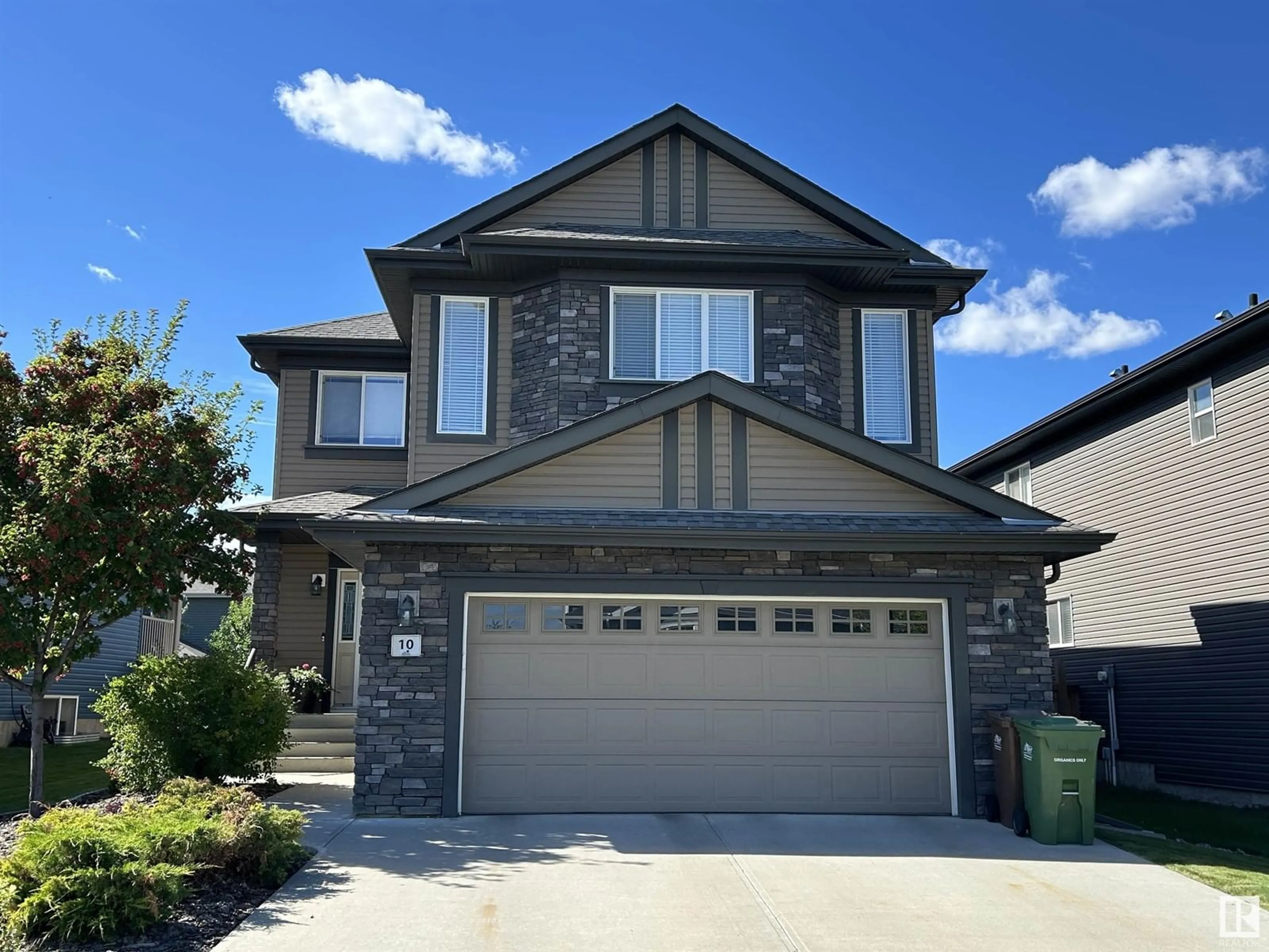 Home with vinyl exterior material, street for 10 EASTVIEW ST, St. Albert Alberta T8N4G5
