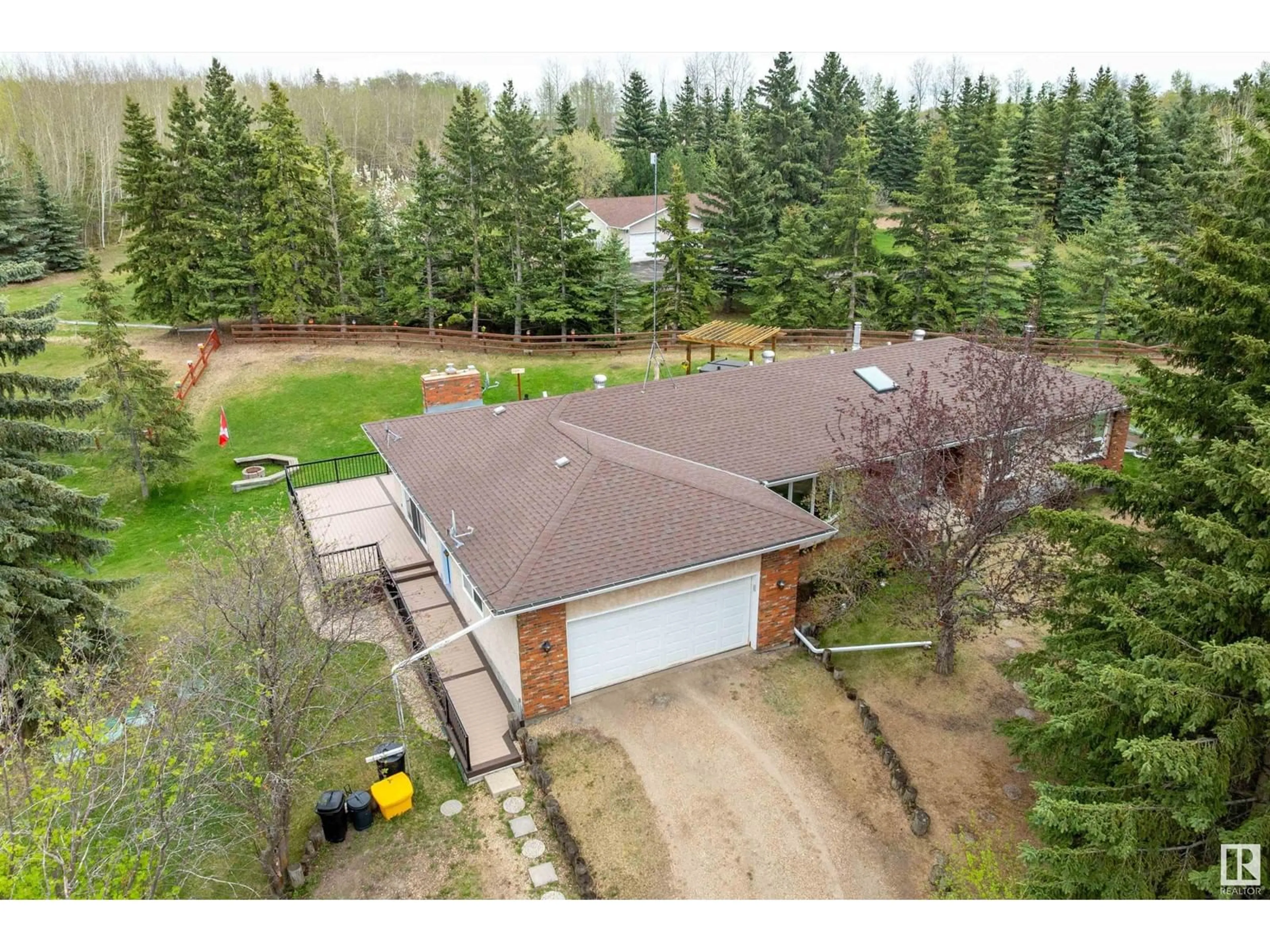 A pic from outside/outdoor area/front of a property/back of a property/a pic from drone, unknown for 52510 - 313 RGE ROAD 213, Rural Strathcona County Alberta T8G2E5