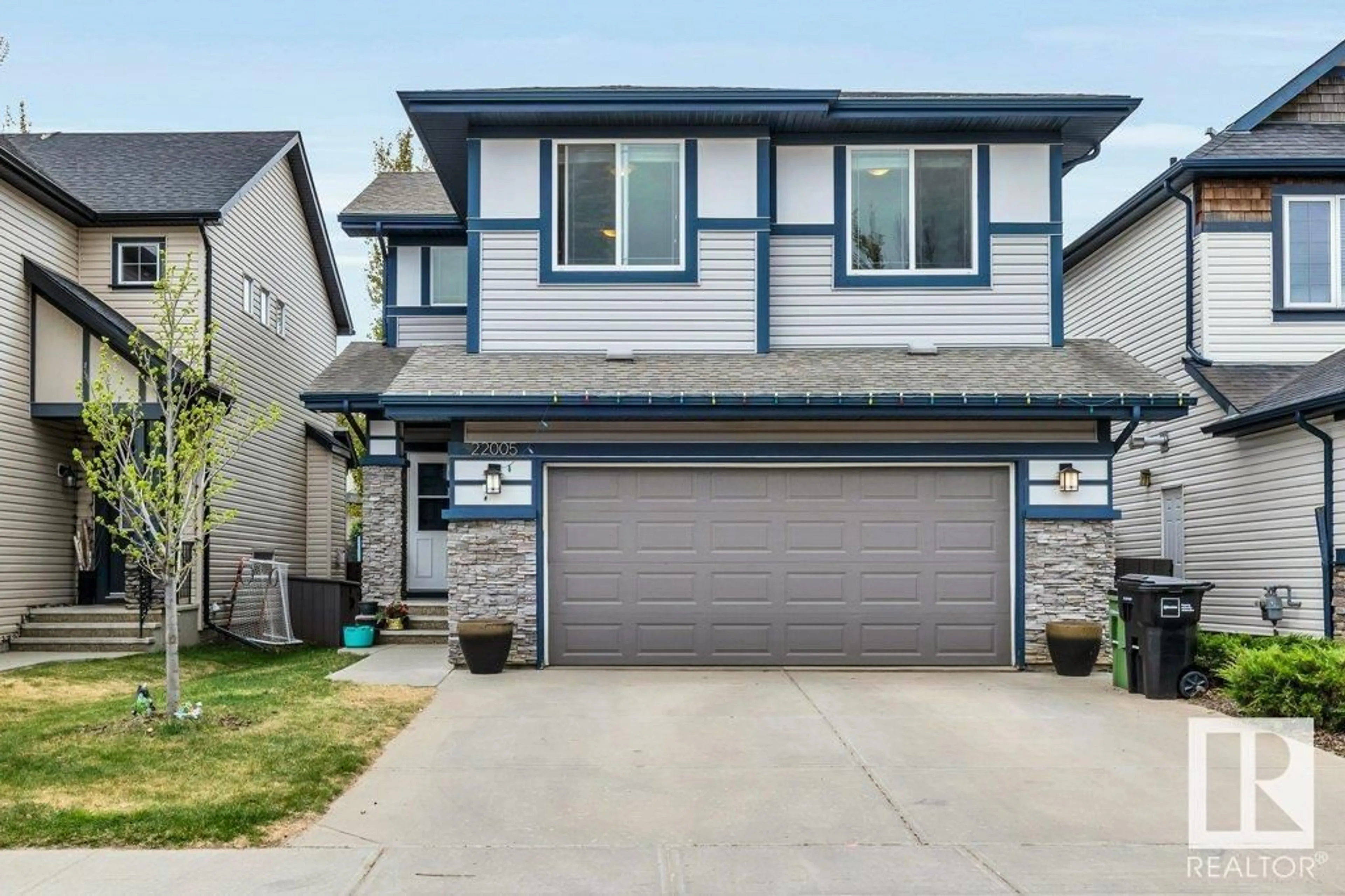 Home with vinyl exterior material, street for 22005 95A AV, Edmonton Alberta T5T4A9