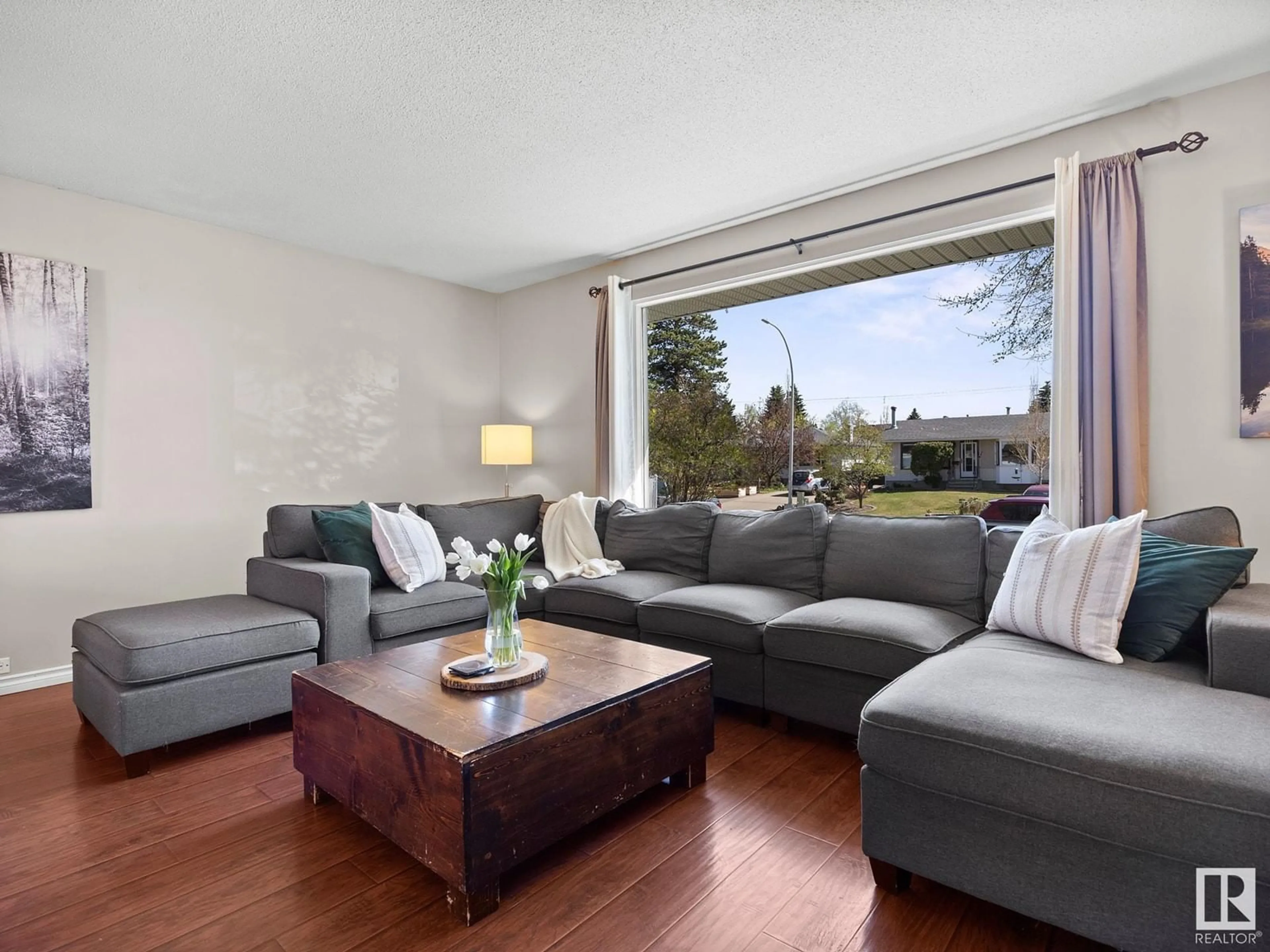 Living room with furniture, wood/laminate floor for 1035 MOYER DR, Sherwood Park Alberta T8A1E7
