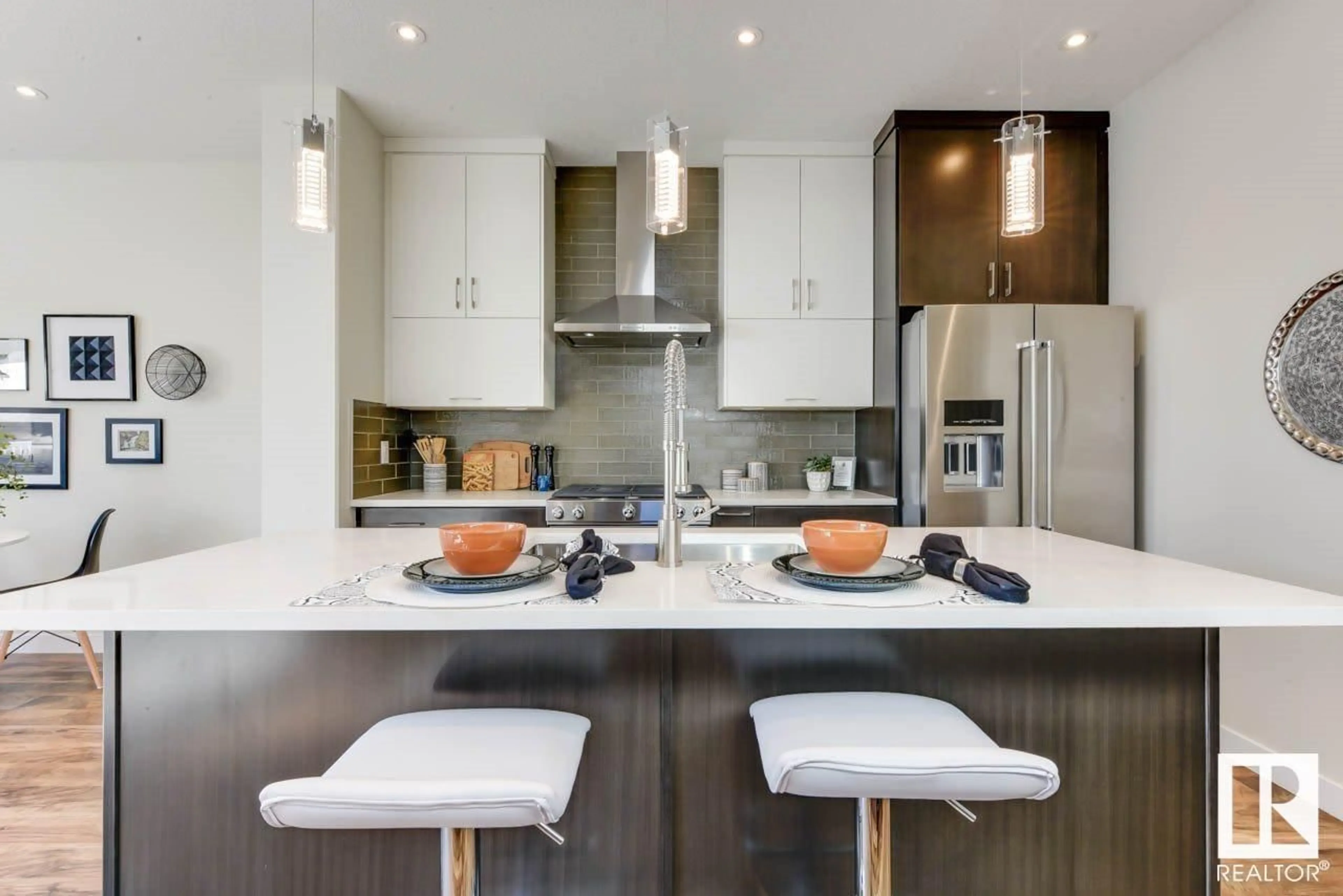 Contemporary kitchen, unknown for 7551 80 AV, Edmonton Alberta T6C0S3