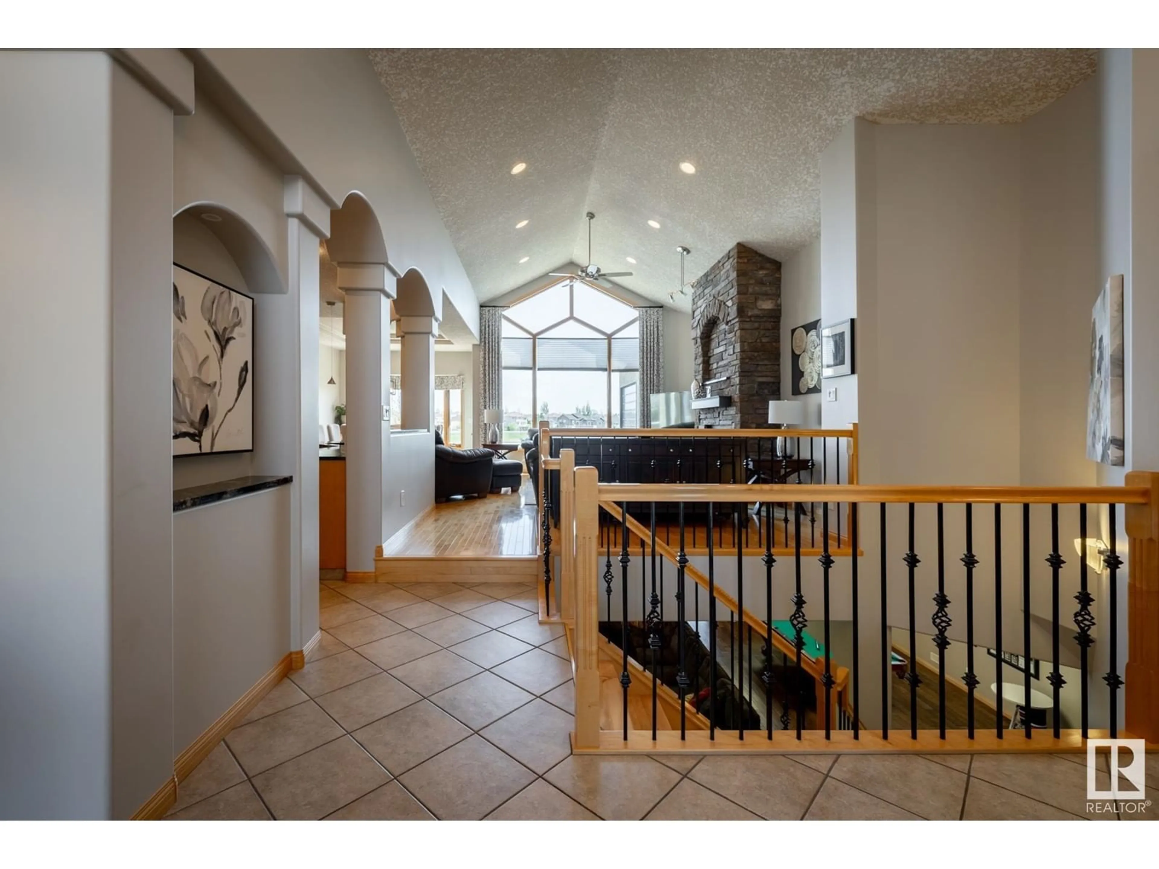 Indoor foyer for NW - 16207 89 ST, Edmonton Alberta T5Z3M3
