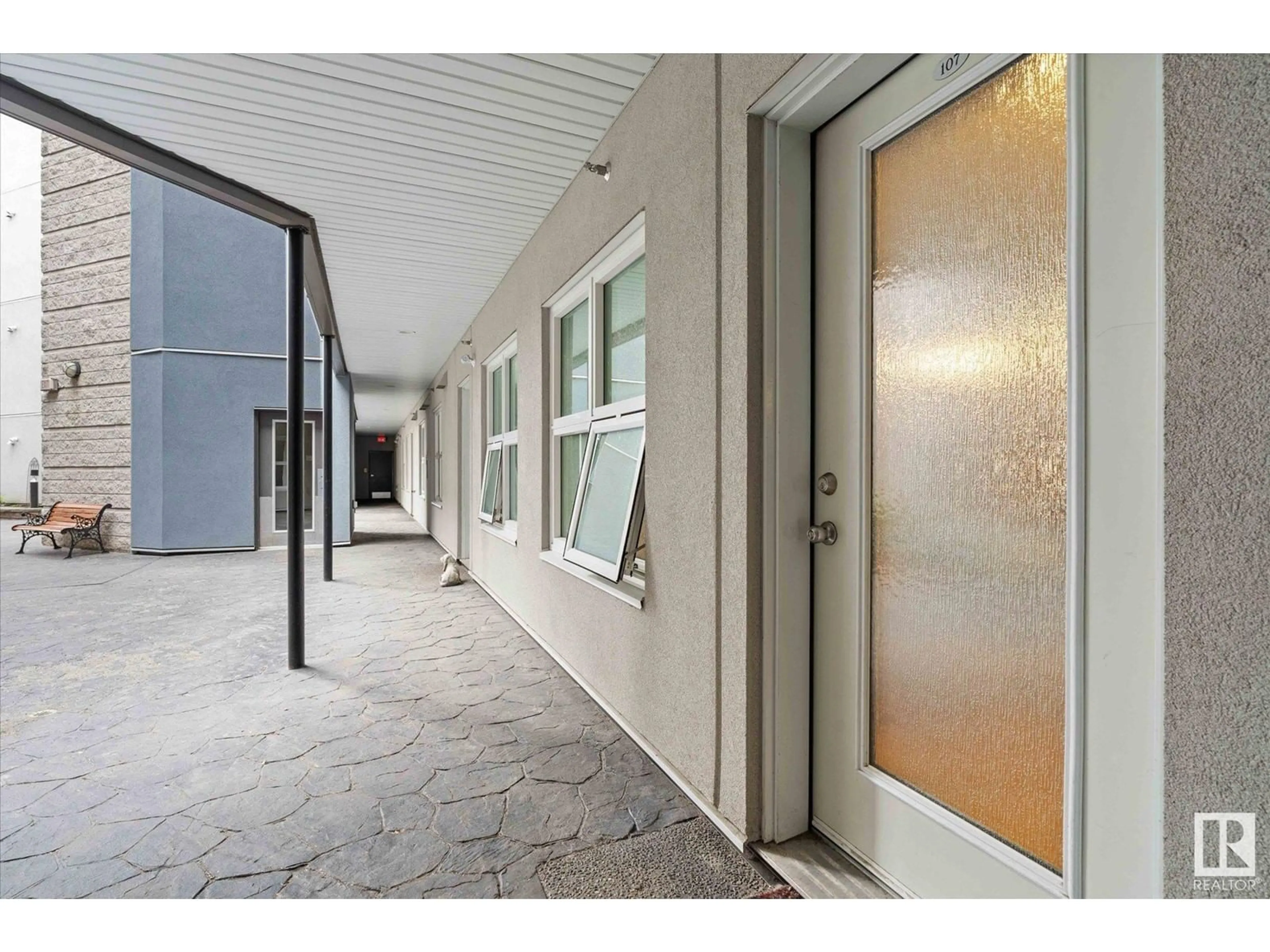 Indoor foyer for #107 - 11933 106 AV, Edmonton Alberta T5H0S2
