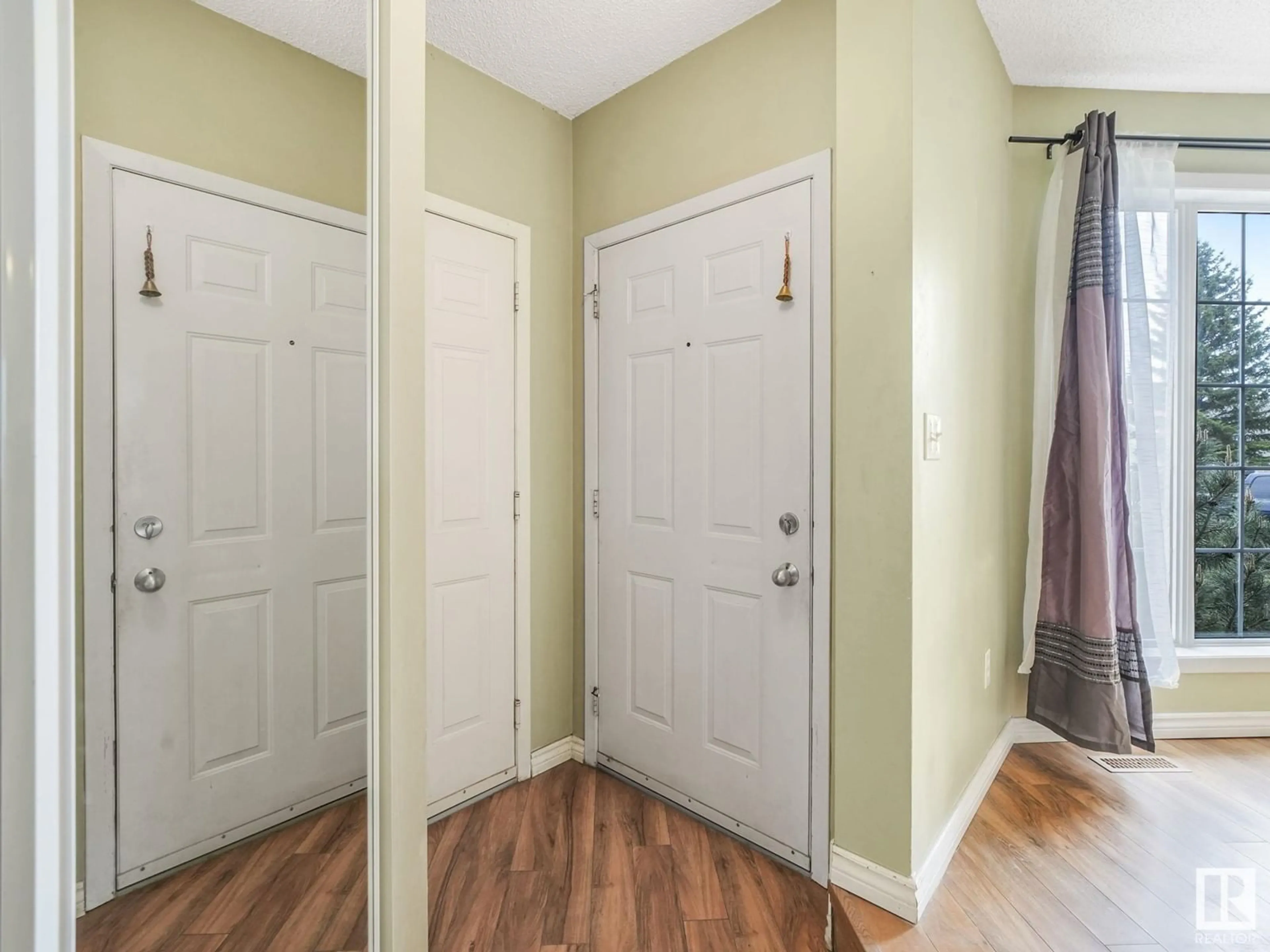 Indoor entryway for 840 113A ST ST, Edmonton Alberta T6J6W4