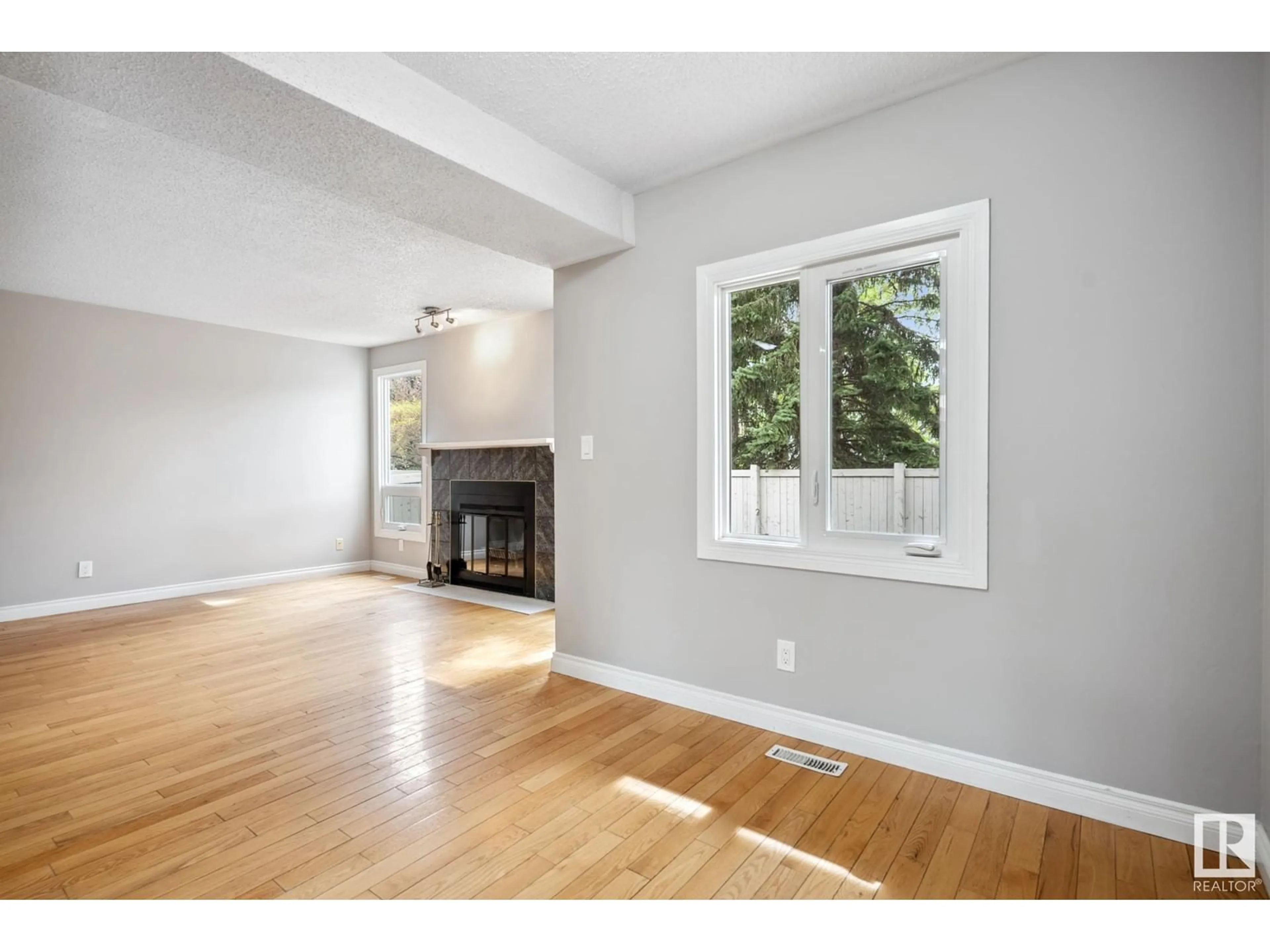 A pic of a room for 10609 BEAUMARIS RD, Edmonton Alberta T5X5J5