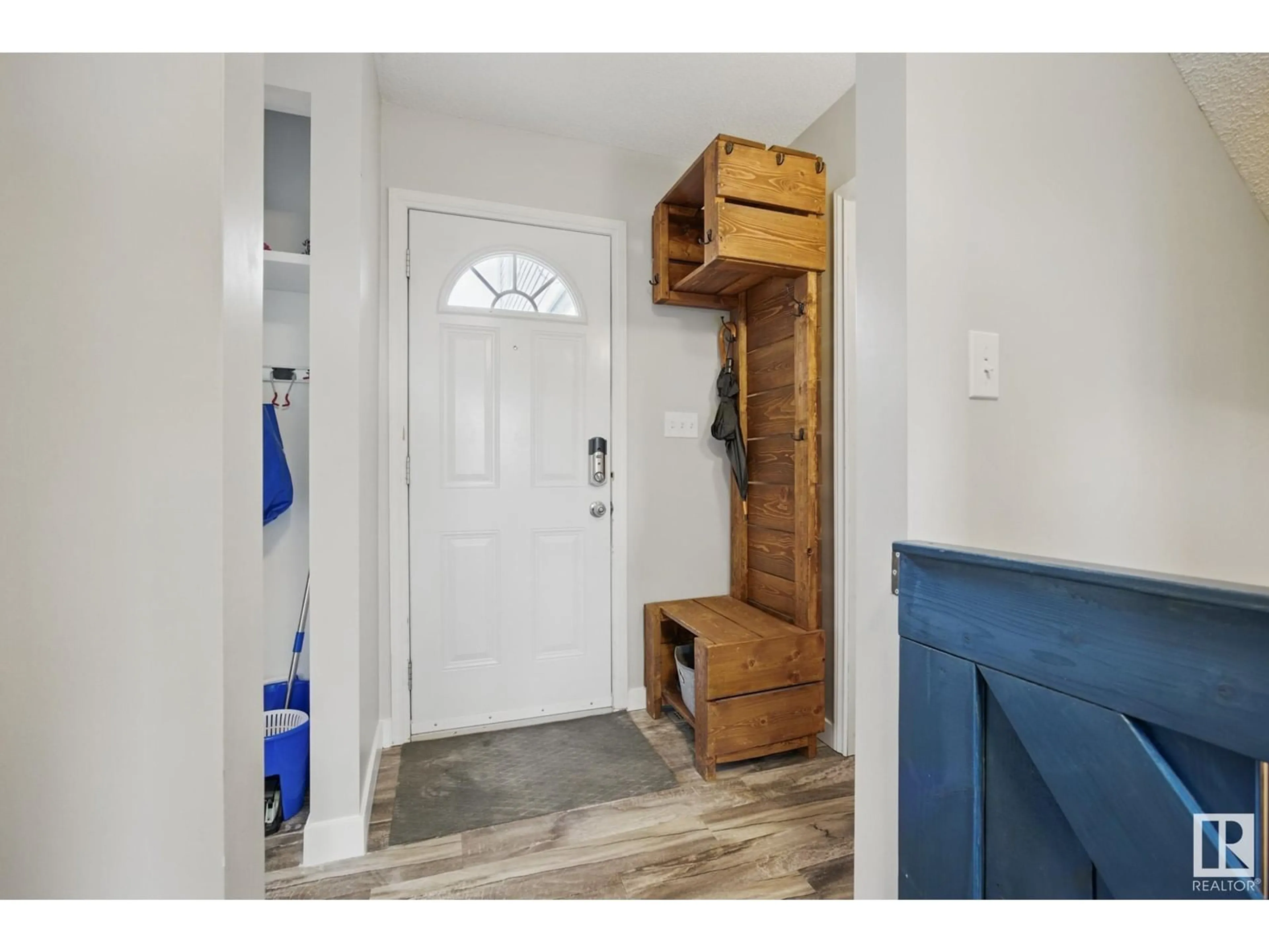 Indoor entryway for NW - 554 LAKEWOOD N, Edmonton Alberta T5K3Y1