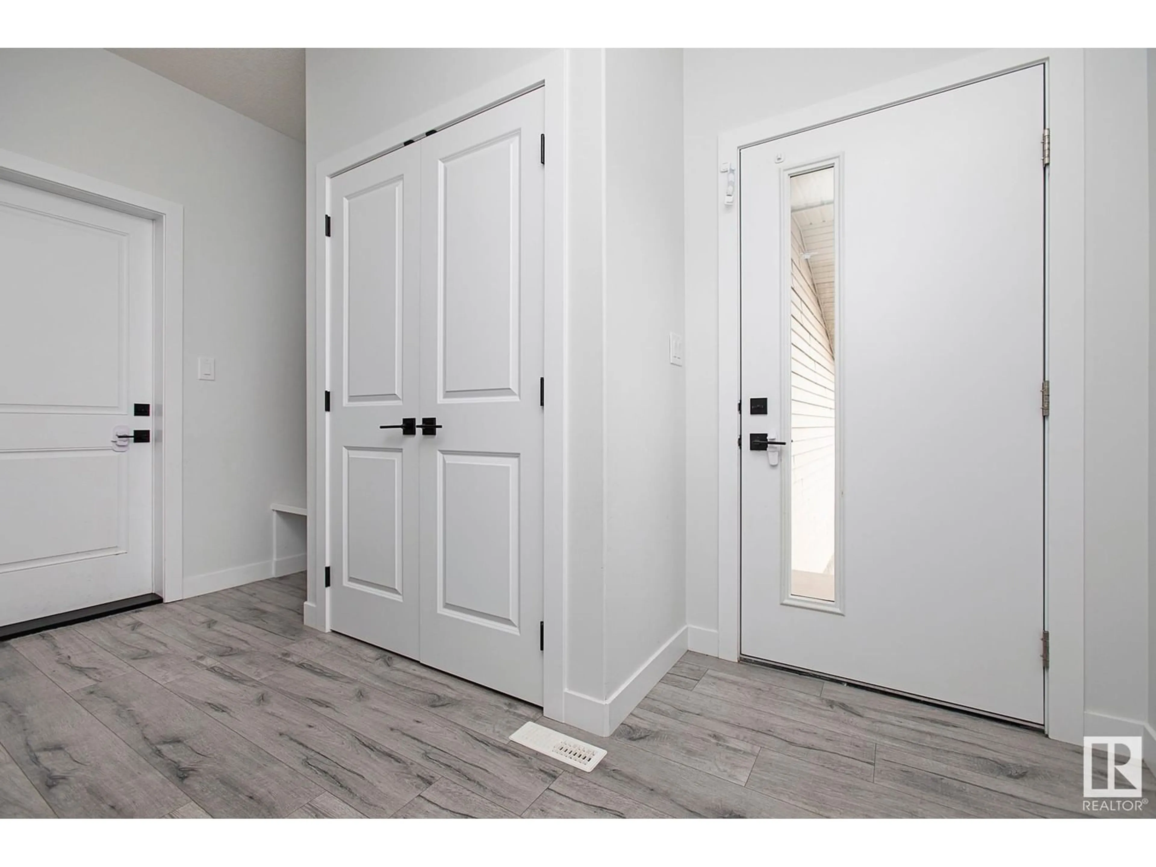 Indoor entryway for NW - 20003 31 AVENUE, Edmonton Alberta T6M1N7