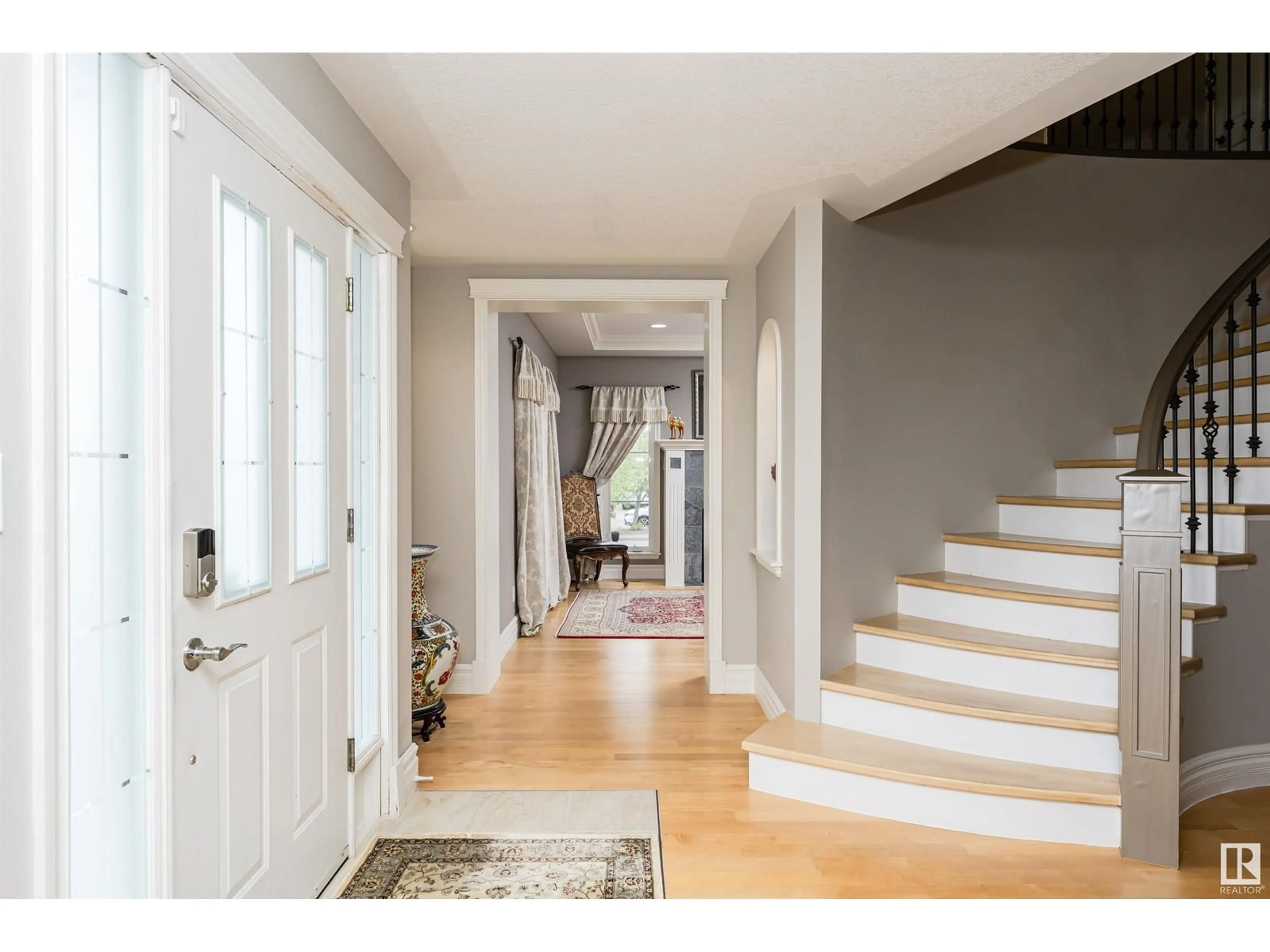 Indoor entryway for 1429 HERRING-COOPER WY, Edmonton Alberta T6R2L9