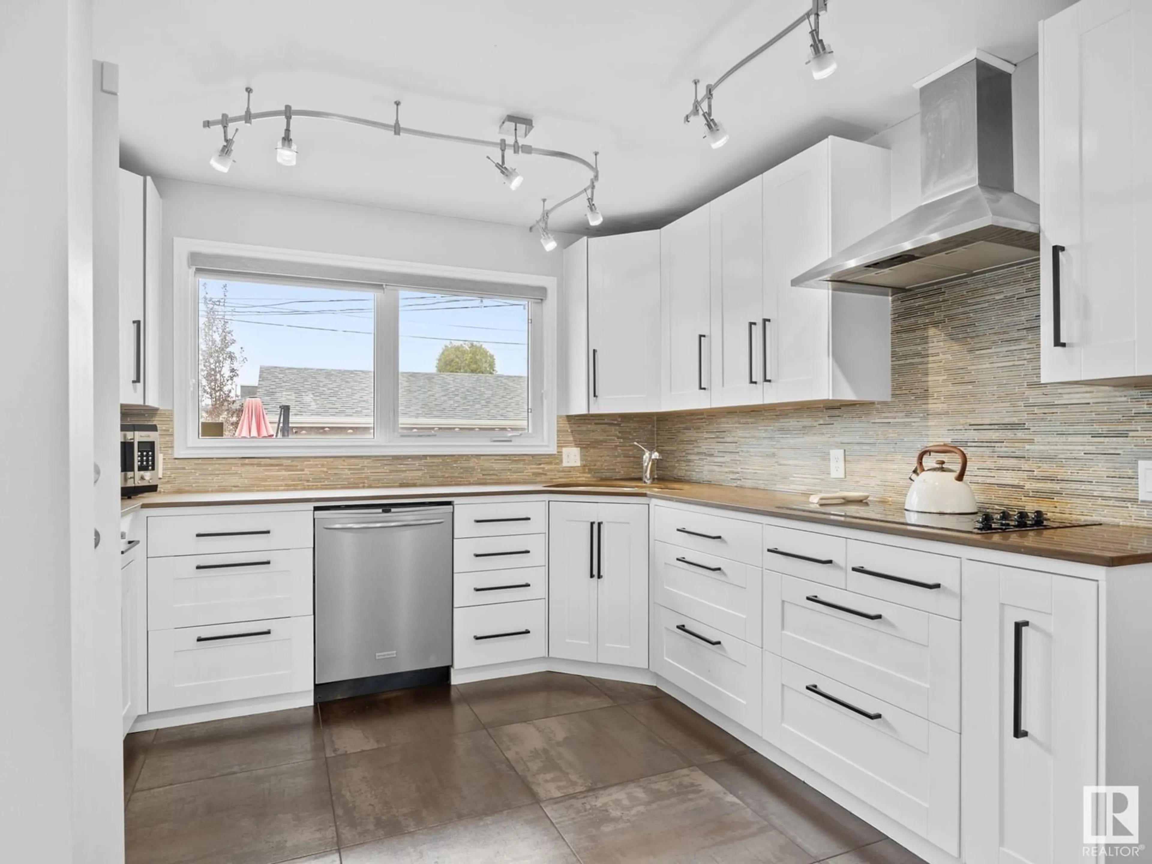 Open concept kitchen, ceramic/tile floor for NW - 5303 92B AV, Edmonton Alberta T6B0V6