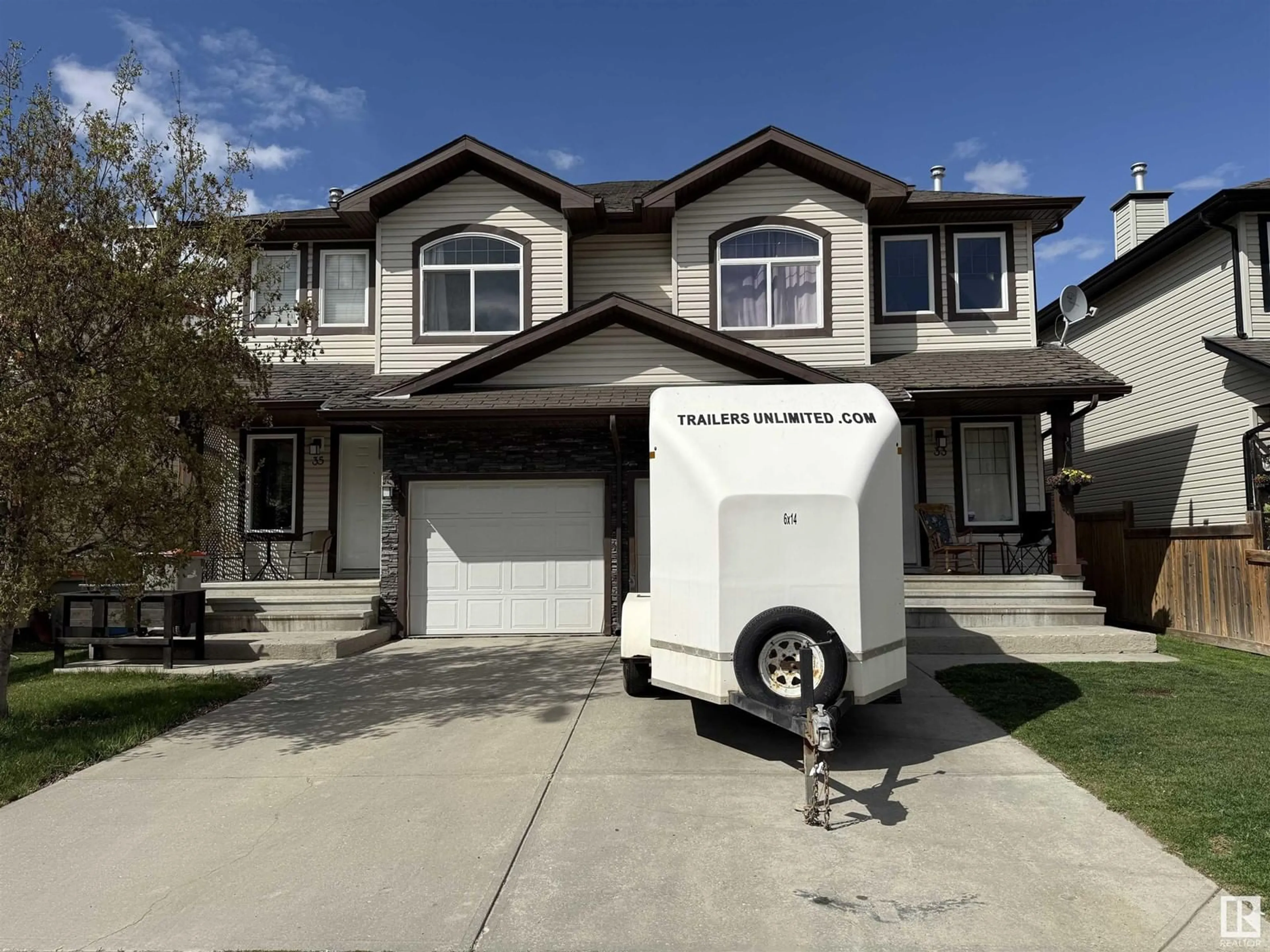 Home with vinyl exterior material, street for 33 MERIDIAN LO, Stony Plain Alberta T7Z0B8