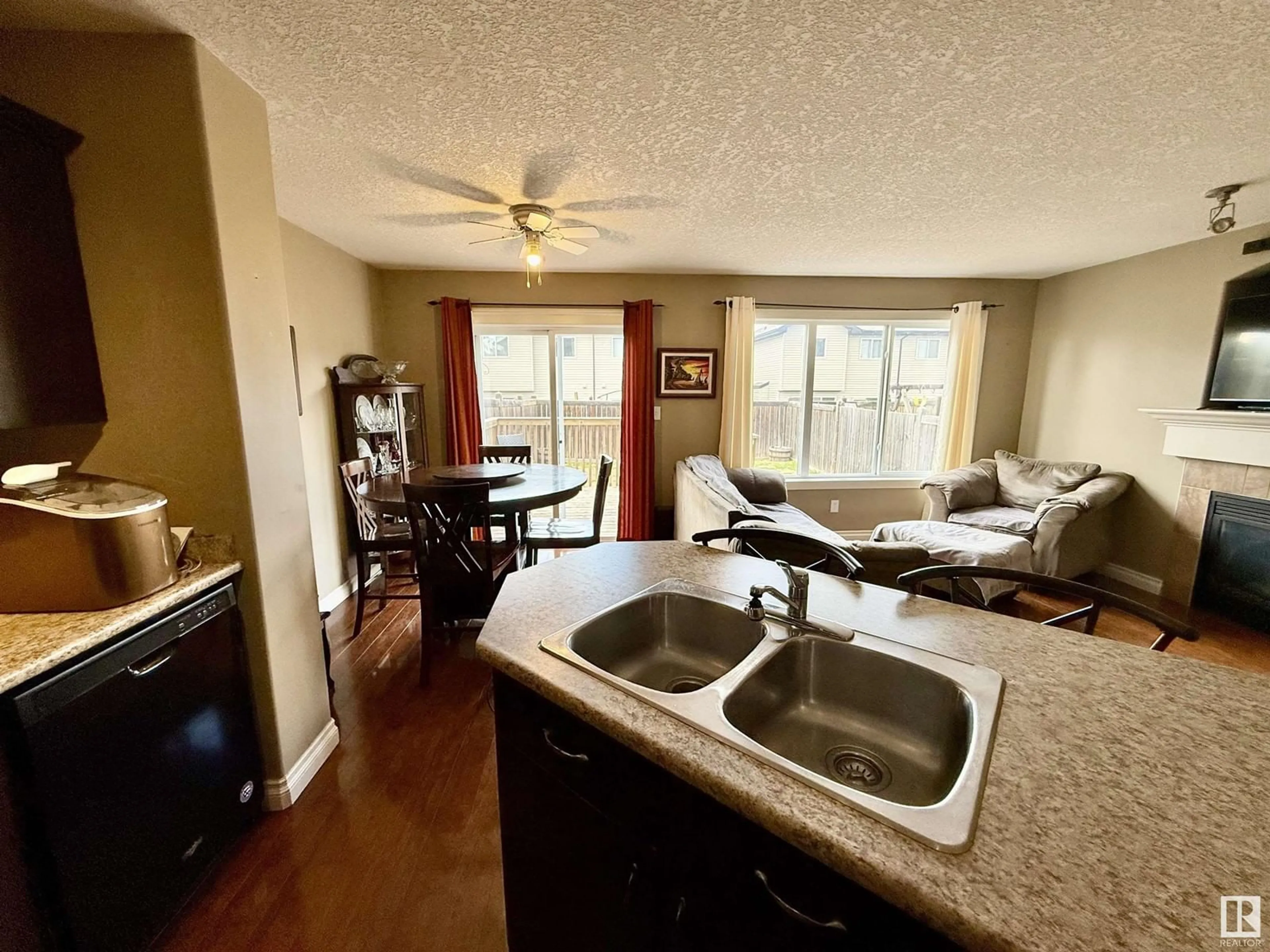 Open concept kitchen, unknown for 33 MERIDIAN LO, Stony Plain Alberta T7Z0B8