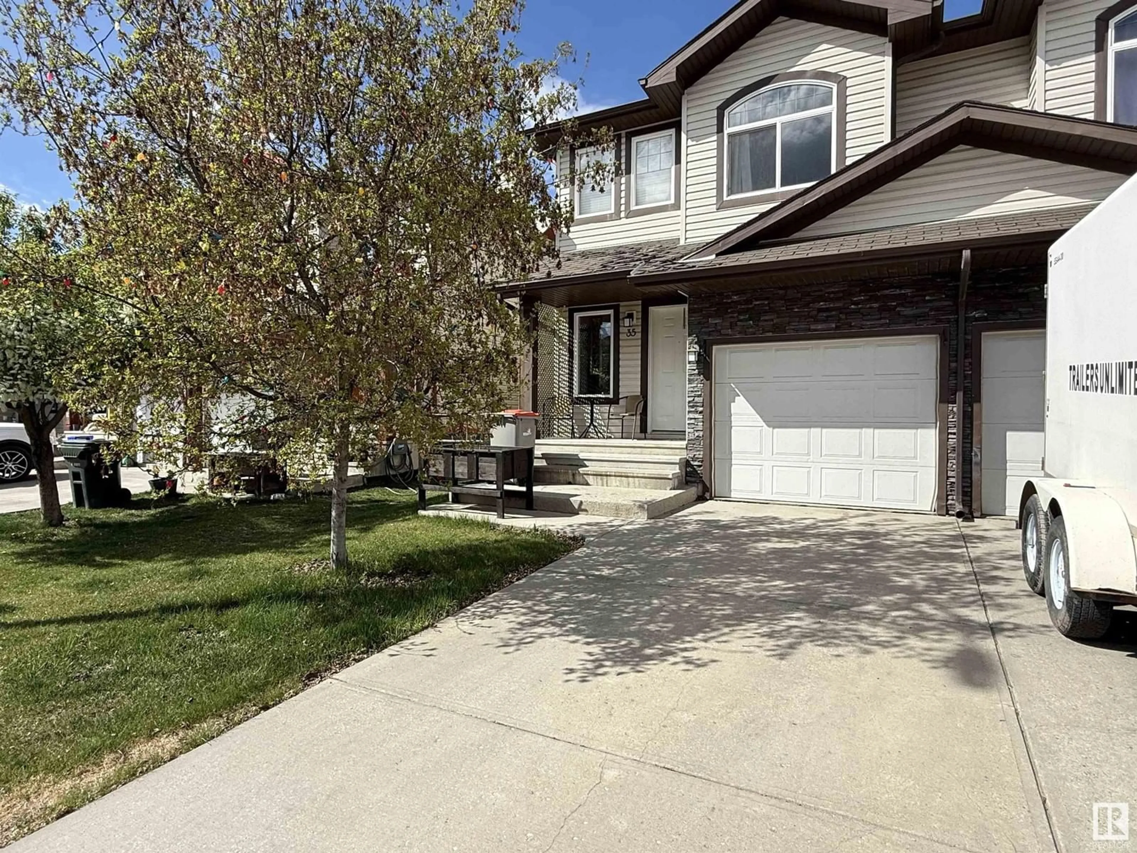 Home with vinyl exterior material, street for 35 MERIDIAN LO, Stony Plain Alberta T7Z0B8