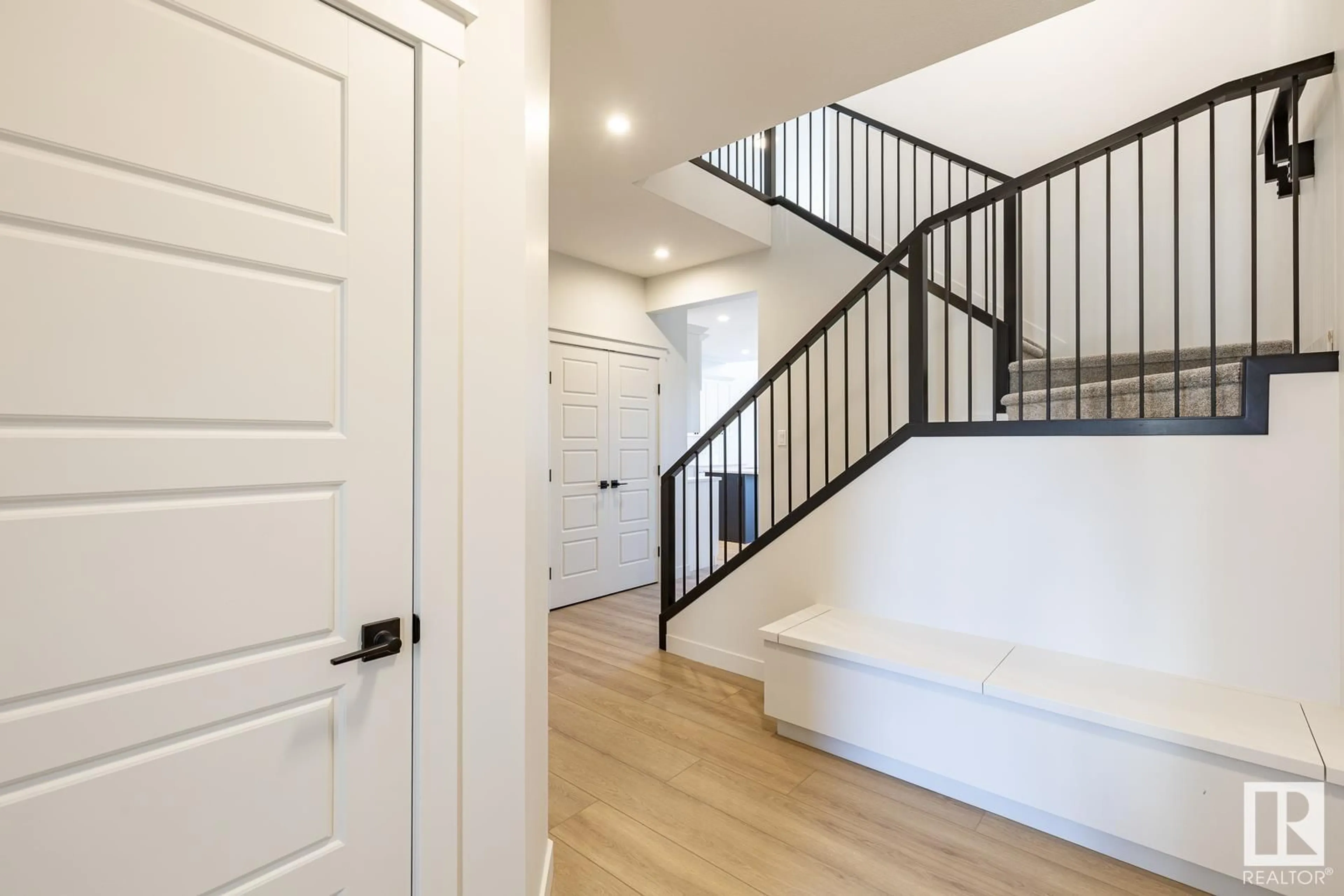 Indoor entryway for SW - 15674 18 AV, Edmonton Alberta T6W5E1