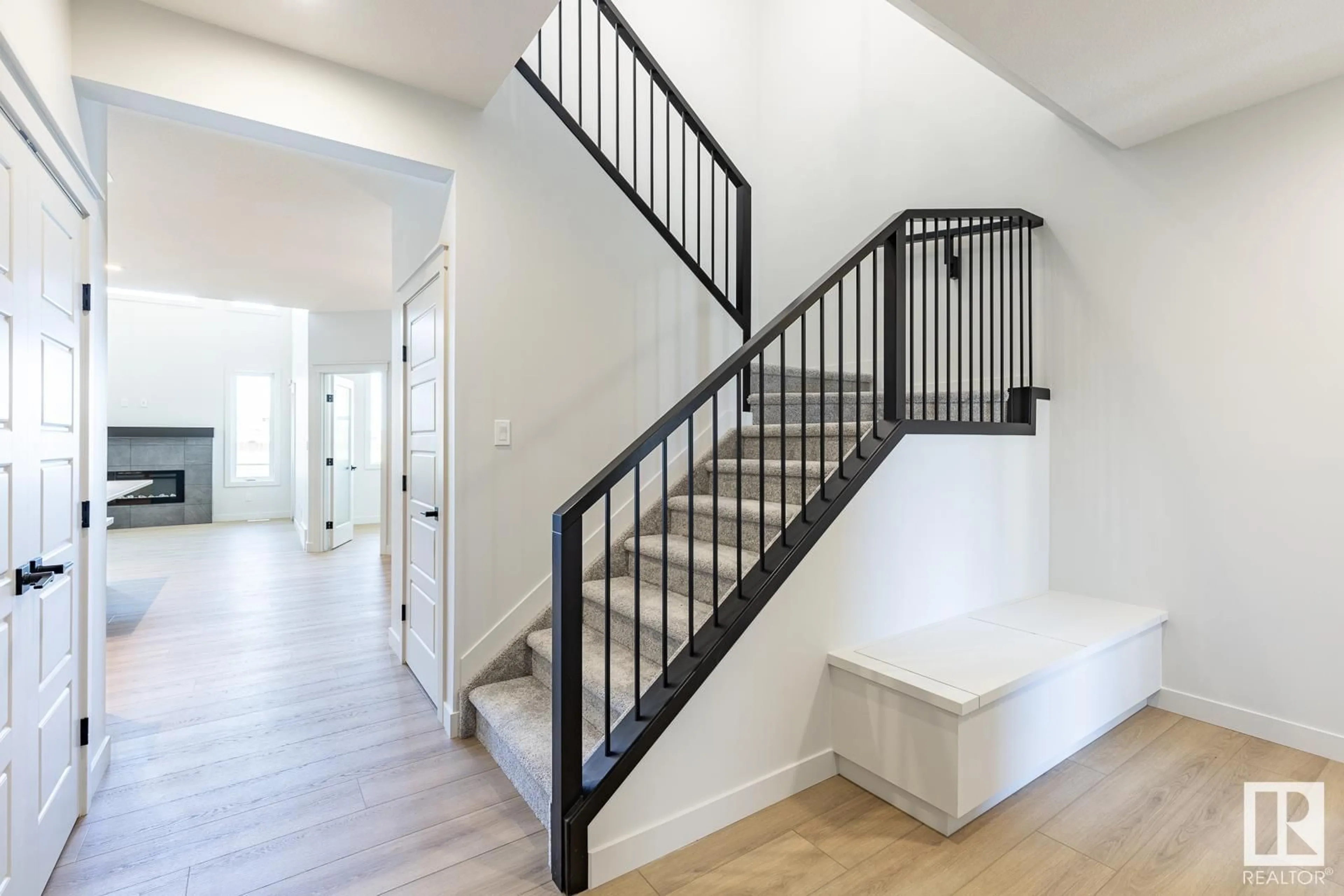 Stairs for SW - 15674 18 AV, Edmonton Alberta T6W5E1