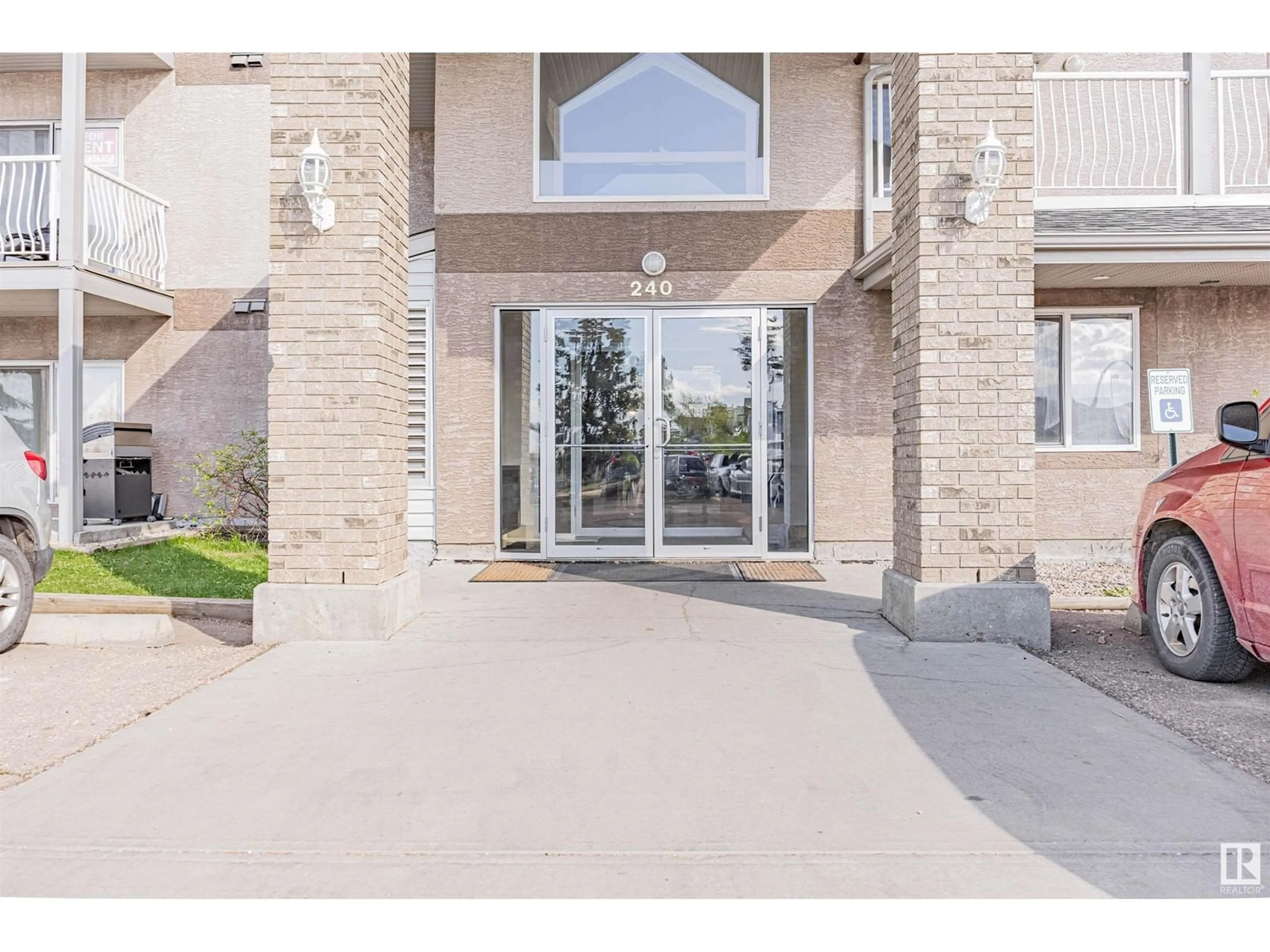 Indoor foyer for #208 - 240 SPRUCE RIDGE RD, Spruce Grove Alberta T7X0G5
