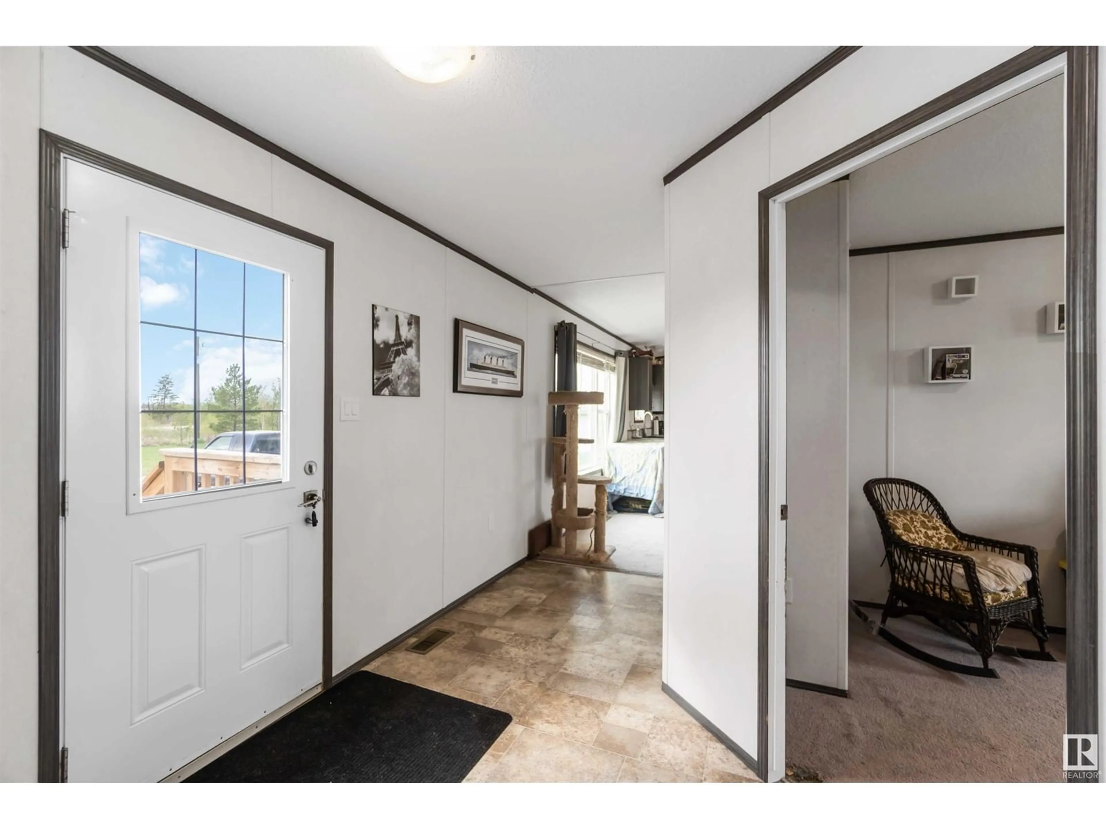 Indoor entryway for 56017 RGE ROAD 261, Rural Sturgeon County Alberta T8R1P4