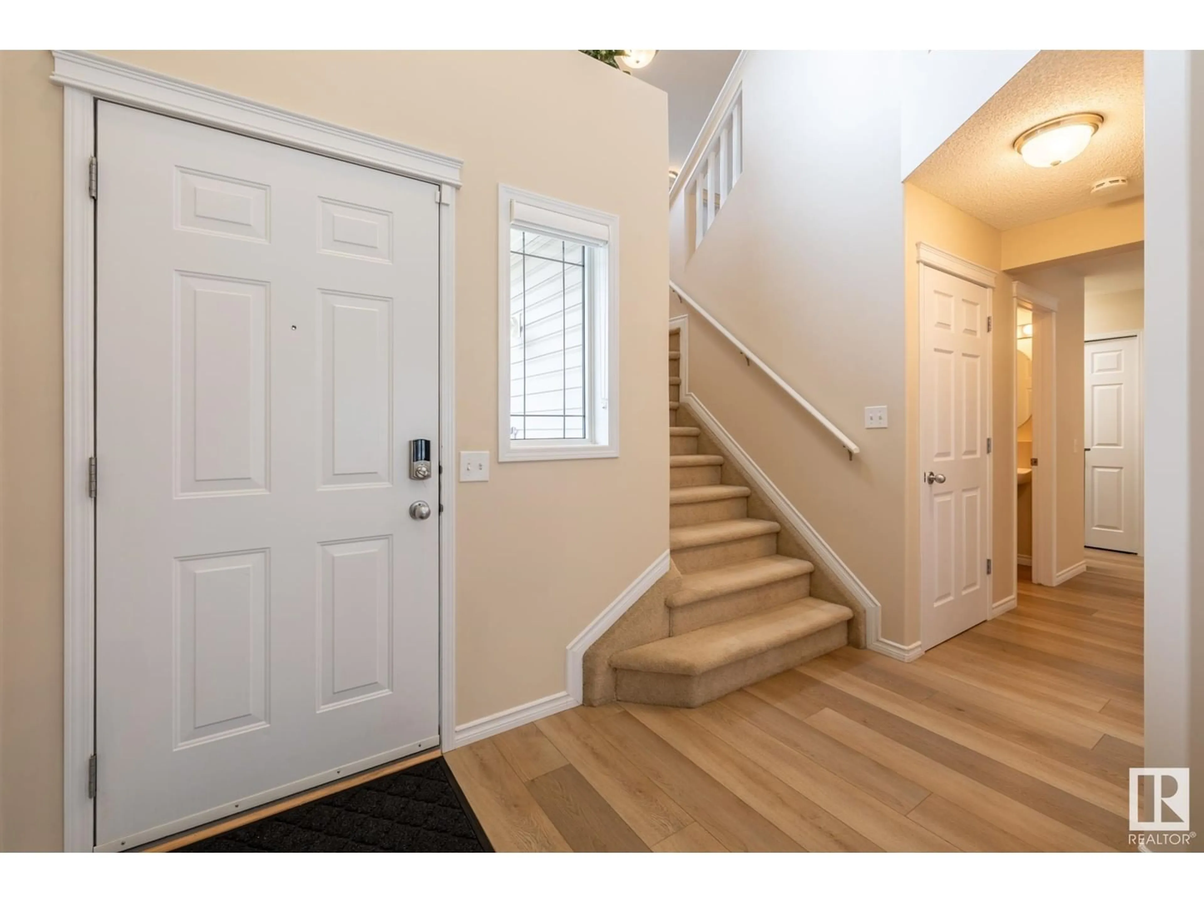Indoor entryway for 24 CARLYLE CR, Sherwood Park Alberta T8H2T6