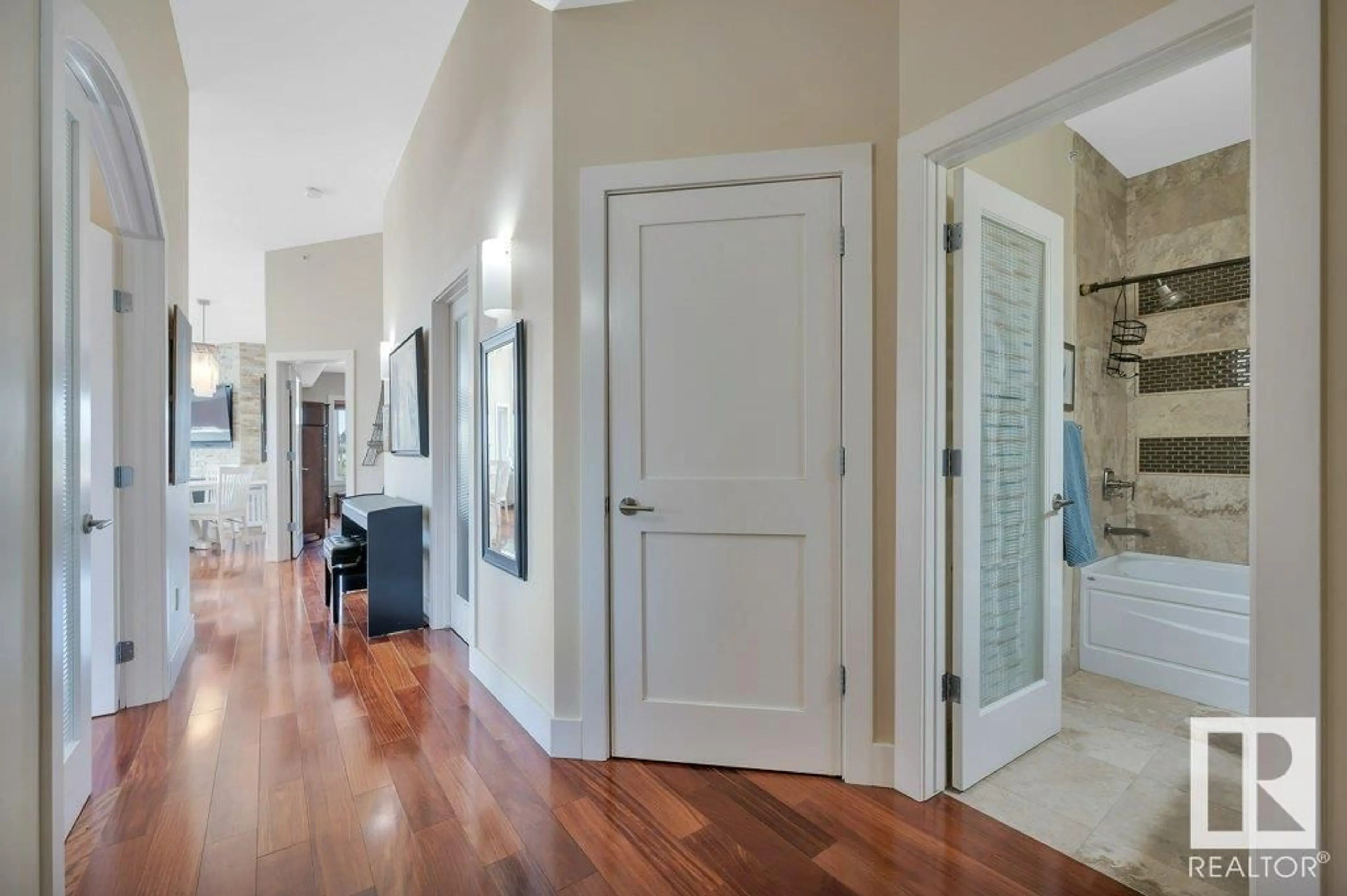 Indoor entryway for 401 - 30 ST JOSEPH ST, St. Albert Alberta T8N7C9