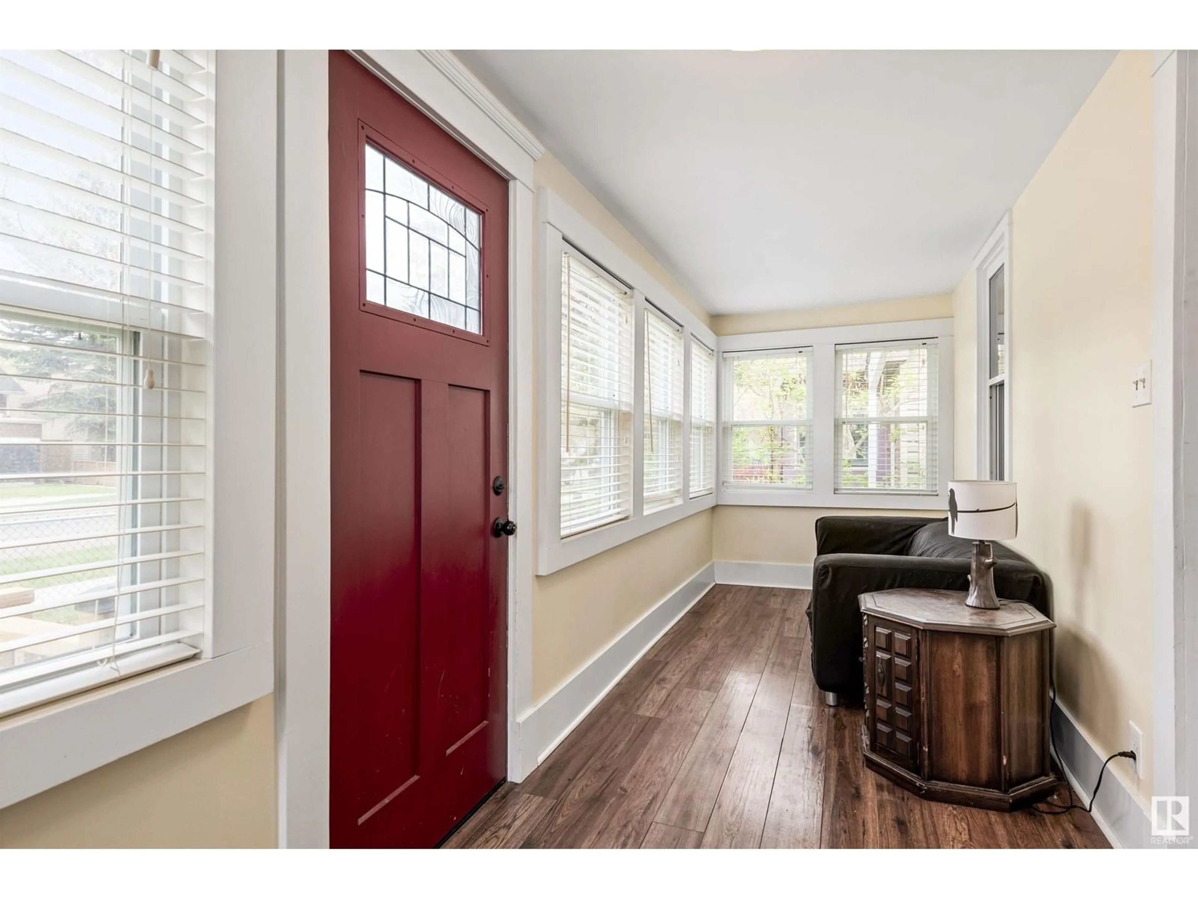 Indoor entryway for 12130 94 ST, Edmonton Alberta T5G1J9